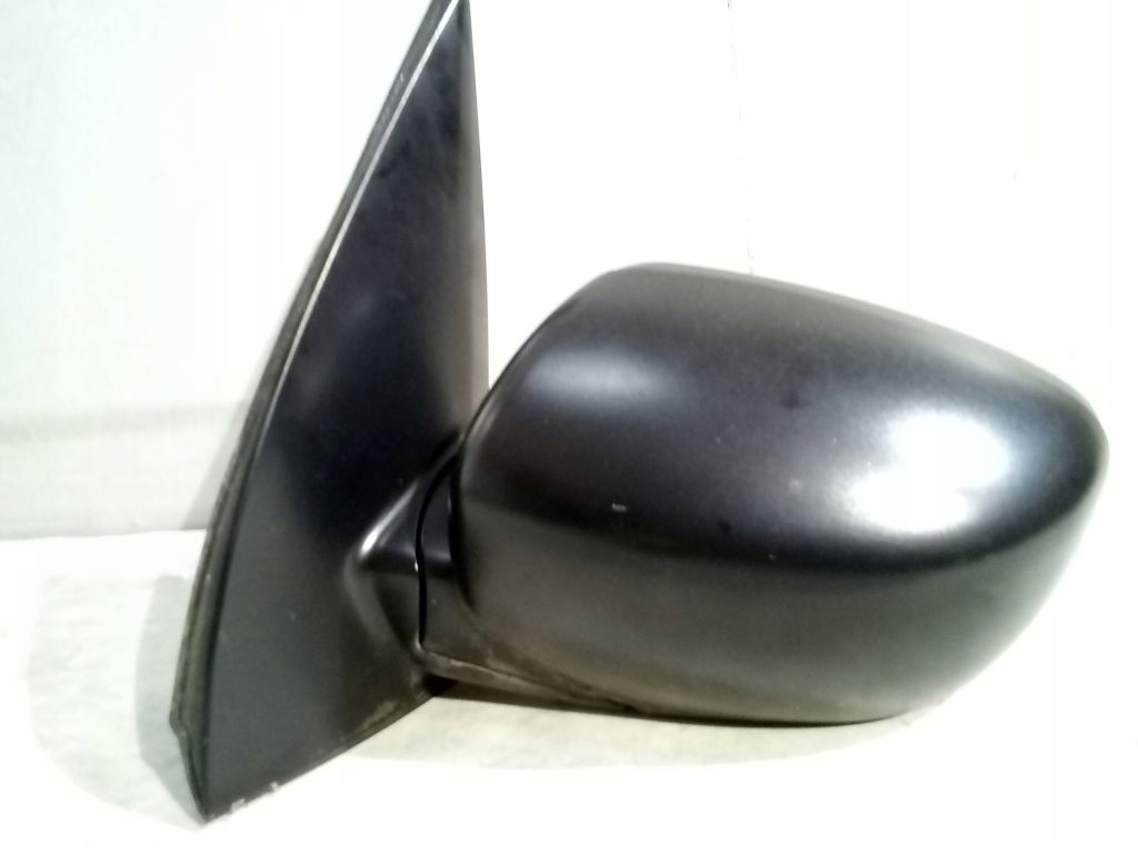 Hyundai i10 and mirror left manually