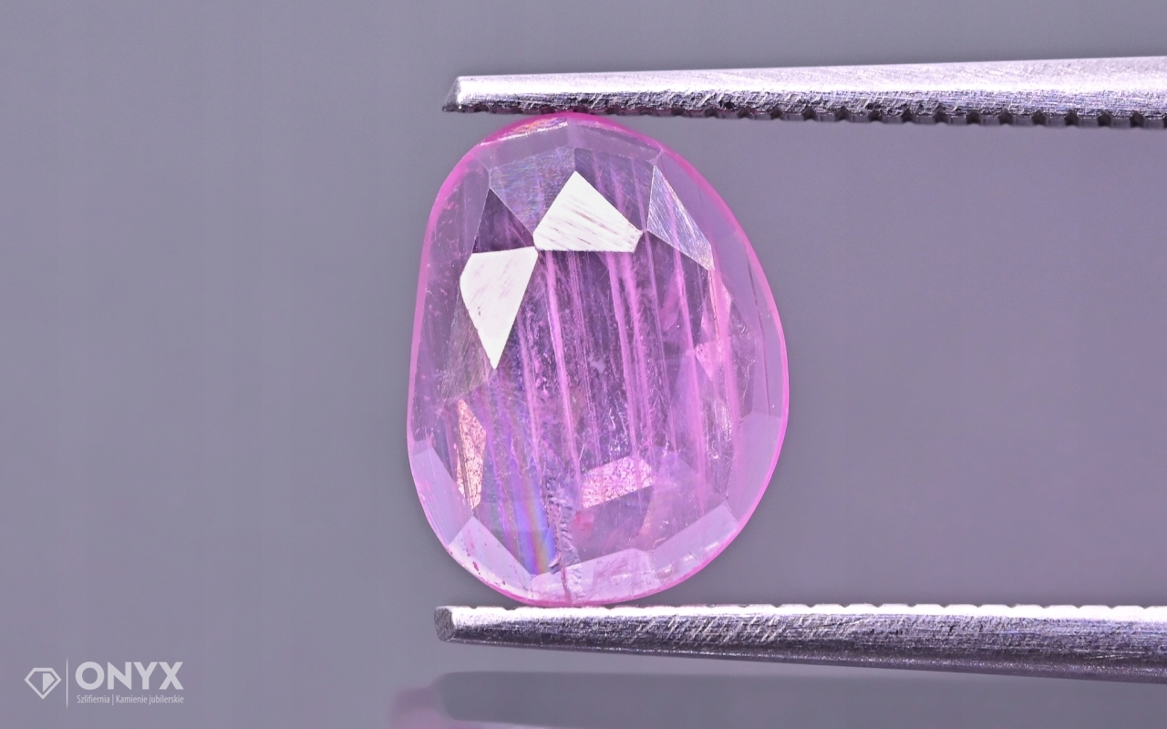 Turmalín fazetovaná nepravidelná rozeta 9x7 mm