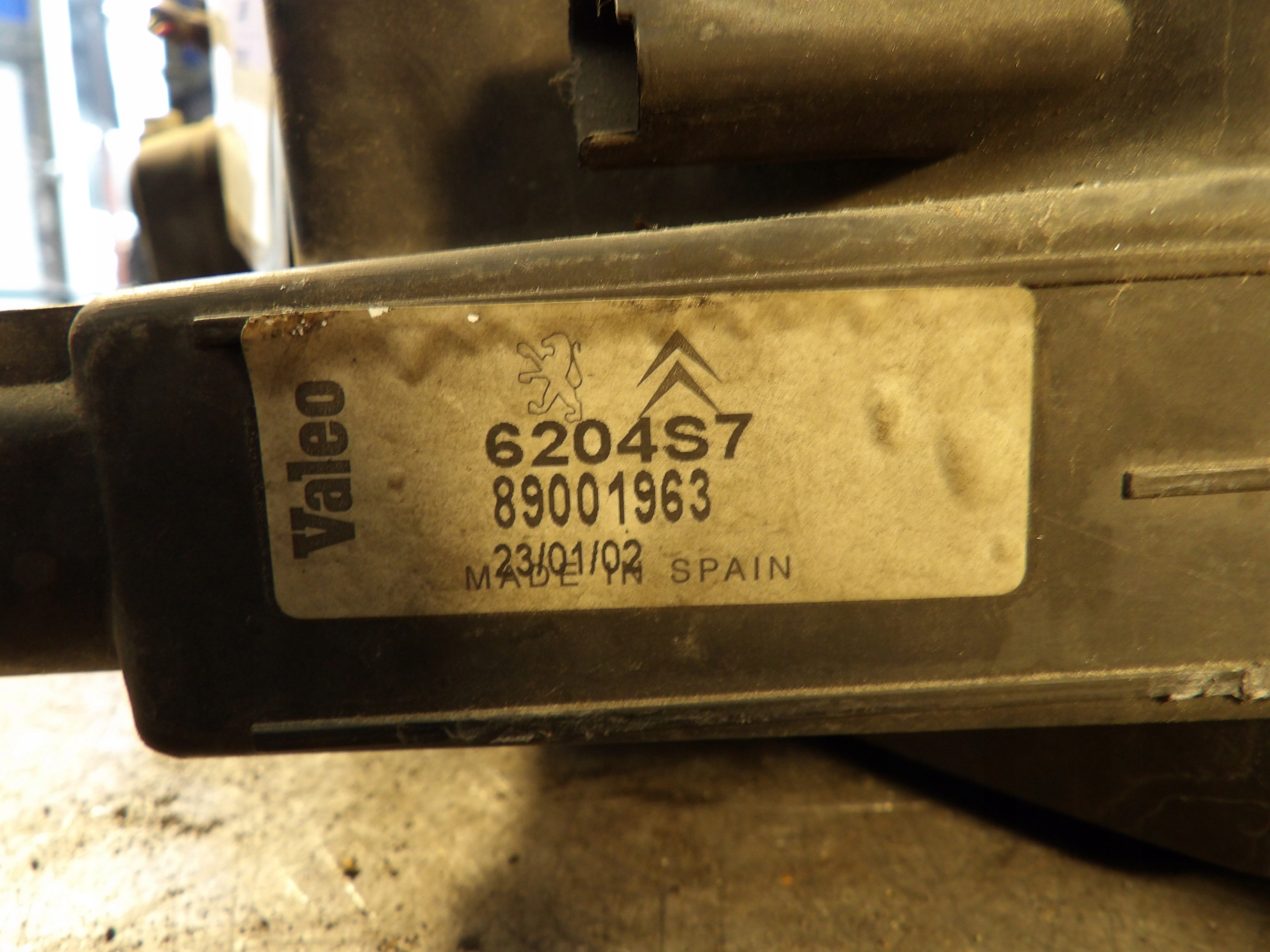 Peugeot 206 light front left 6204S7 89001963