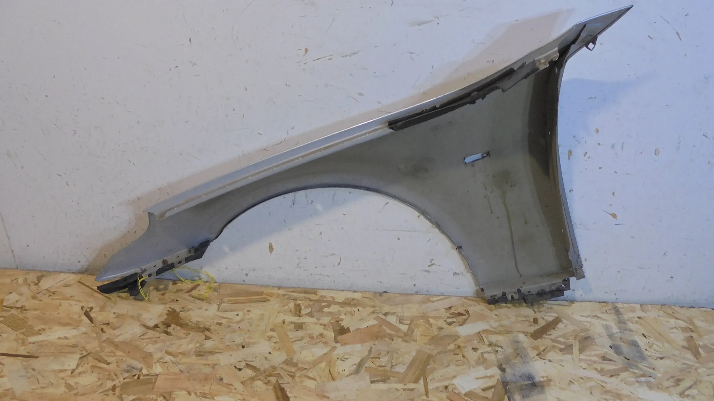 blatník předek pravý BMW 5 E60 E61 03-10