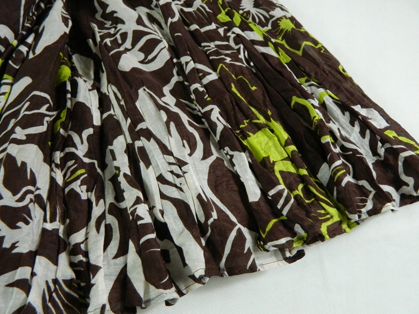 PIĘKNA SPÓDNICA Z JEDWABIEM 40 Wzór dominujący kwiaty