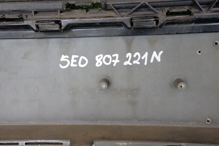 SKODA OCTAVIA III LIFT 17- nárazník přední předek