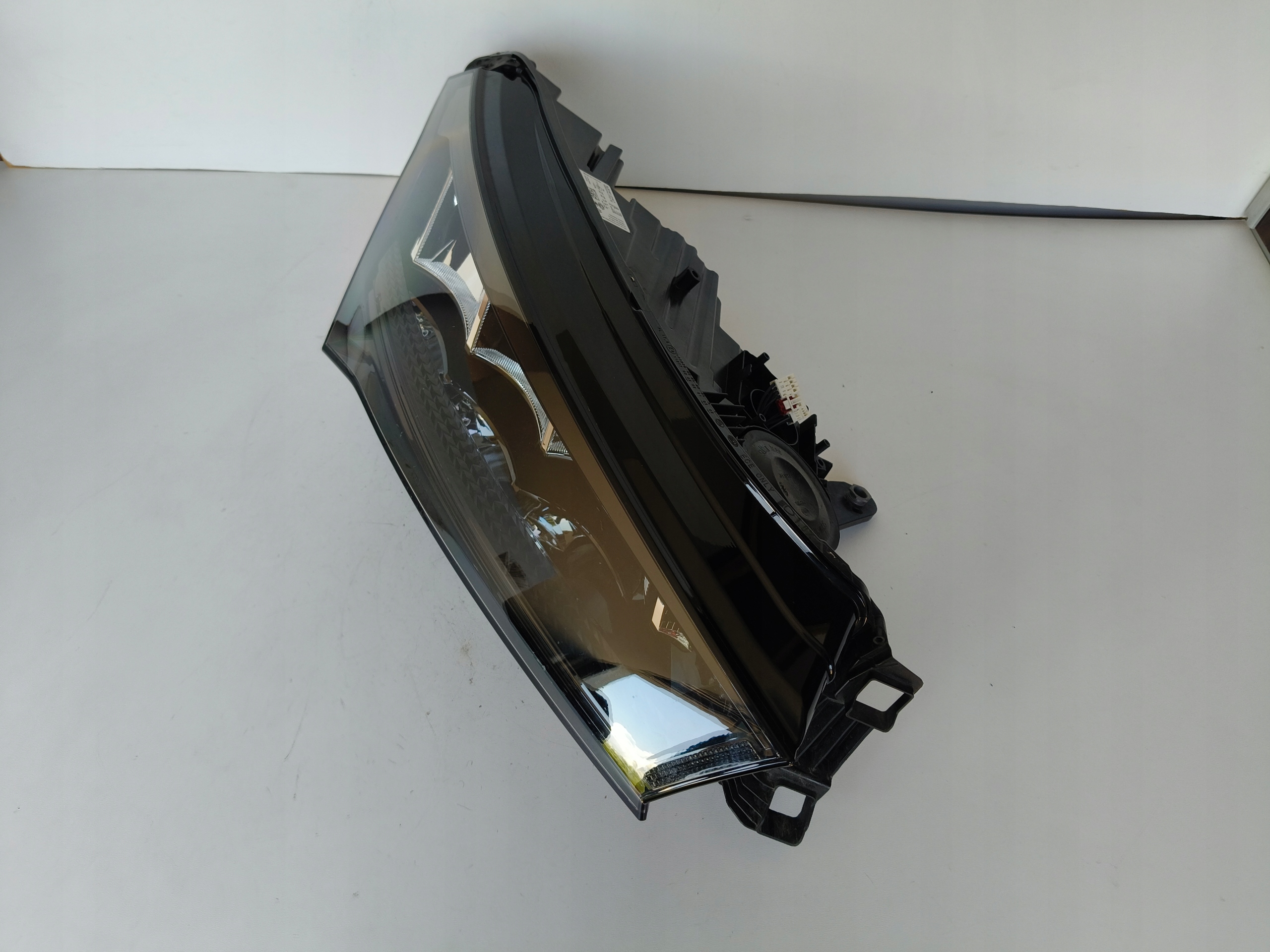 light right REFLEKTOR SKODA ENYAQ 5LA 21- LED