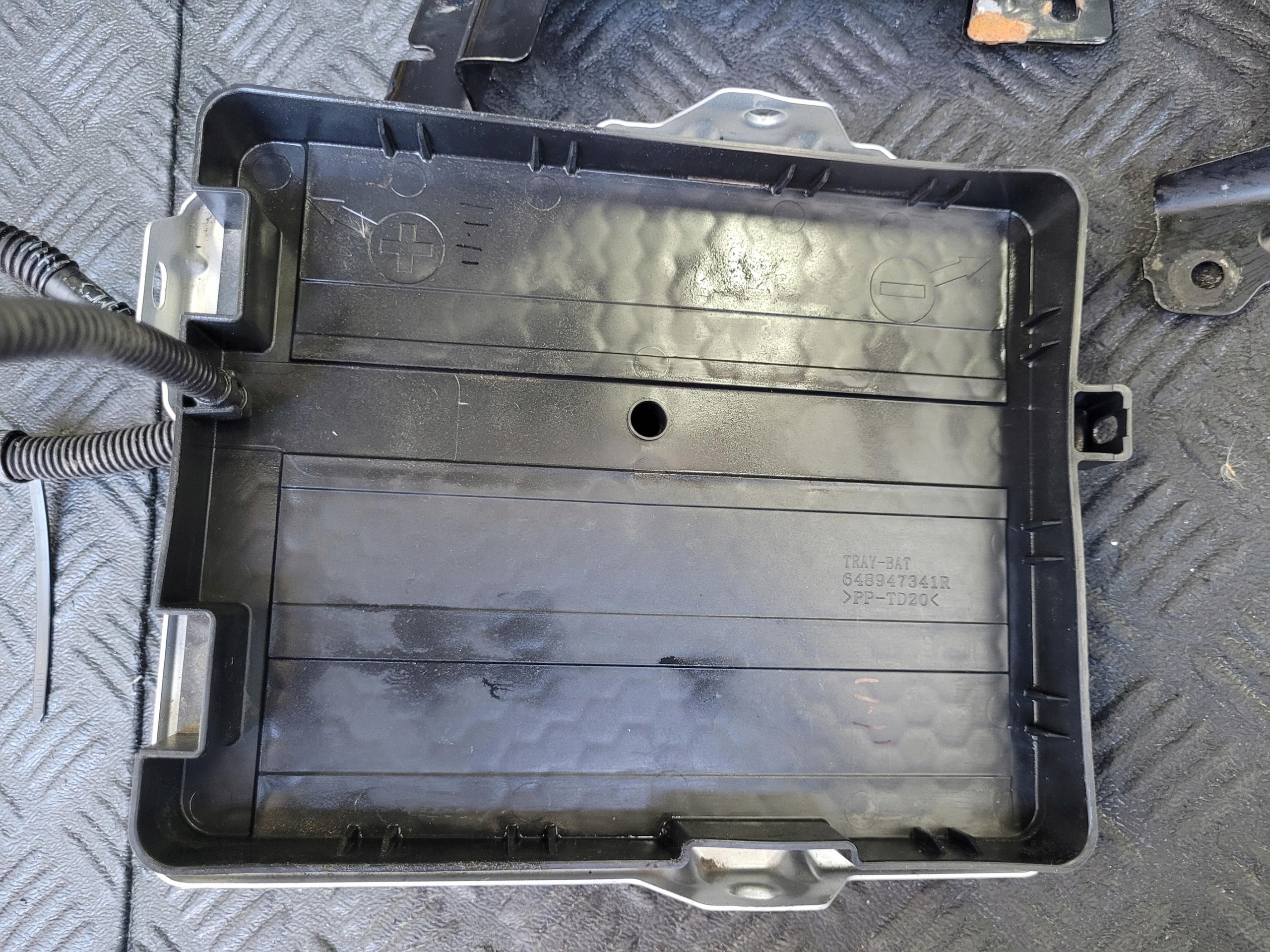 Grundlage Halter AKUMULATORA 648947341R DACIA SPRING