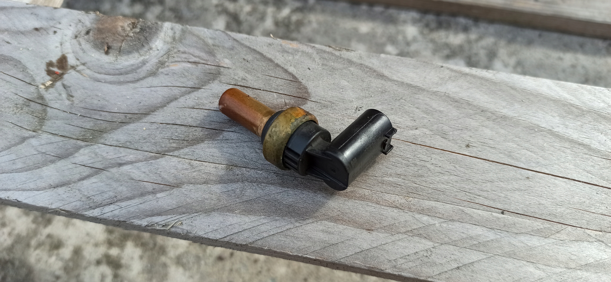 sensor TEMPERATURY OPEL 1.4 A14XER 55591401