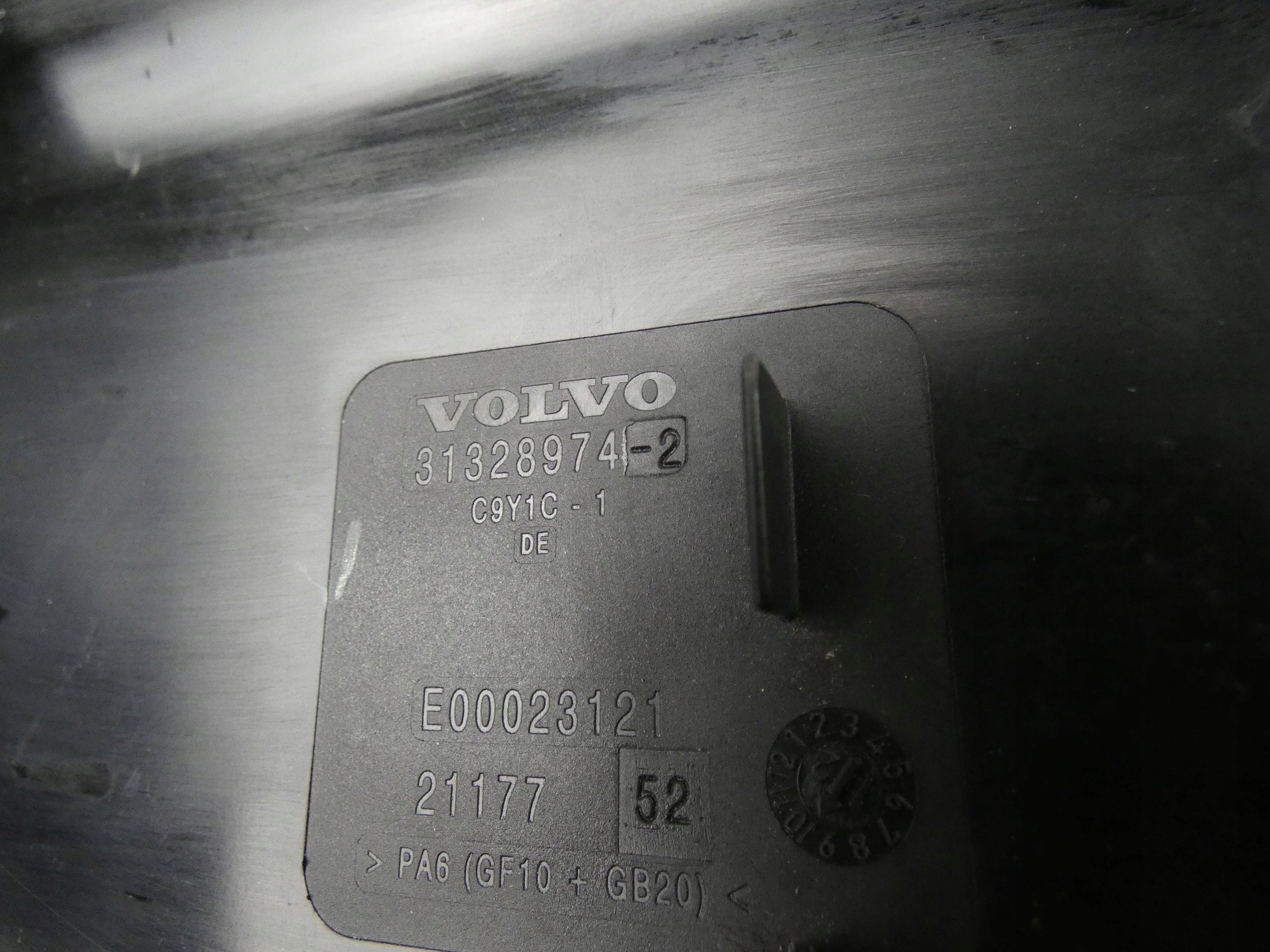 VOLVO V40 II KLAPKA Abdeckung des Sicherungskastens