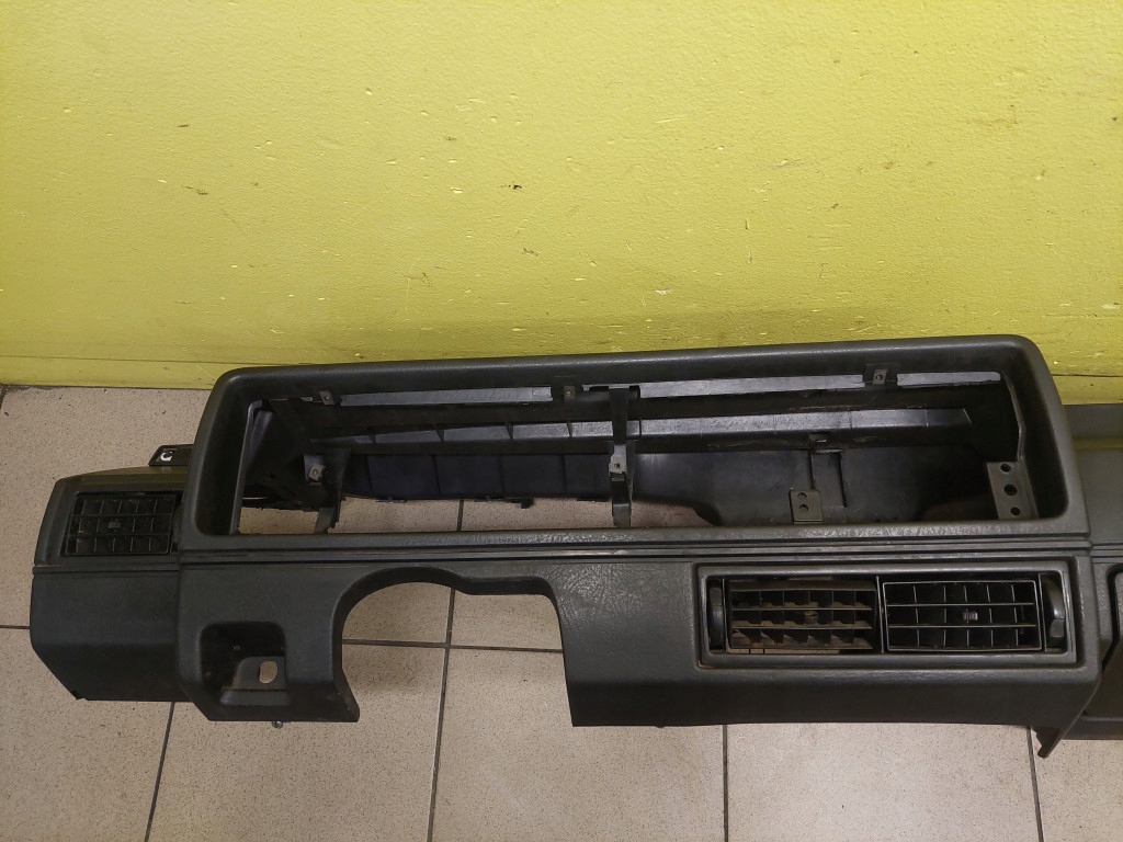 VW GOLF II cockpit console dashboard instrument panel