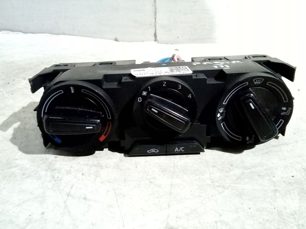 Skoda Fabia III 3 control panel air conditioning devices 6V0820045D