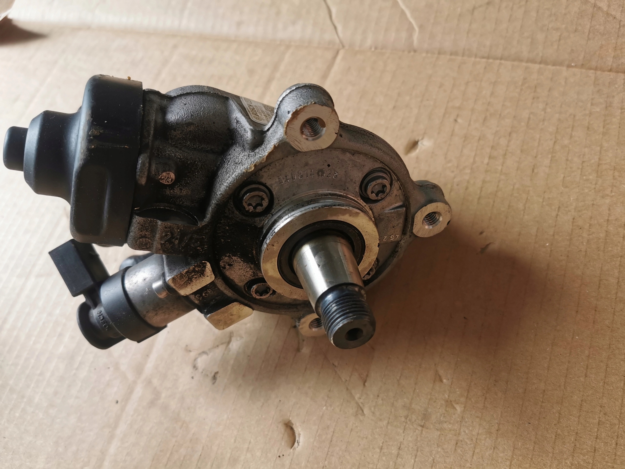 VW AUDI SKODA 2.0 TDI einspritzpumpe 04L130755E 0445010538
