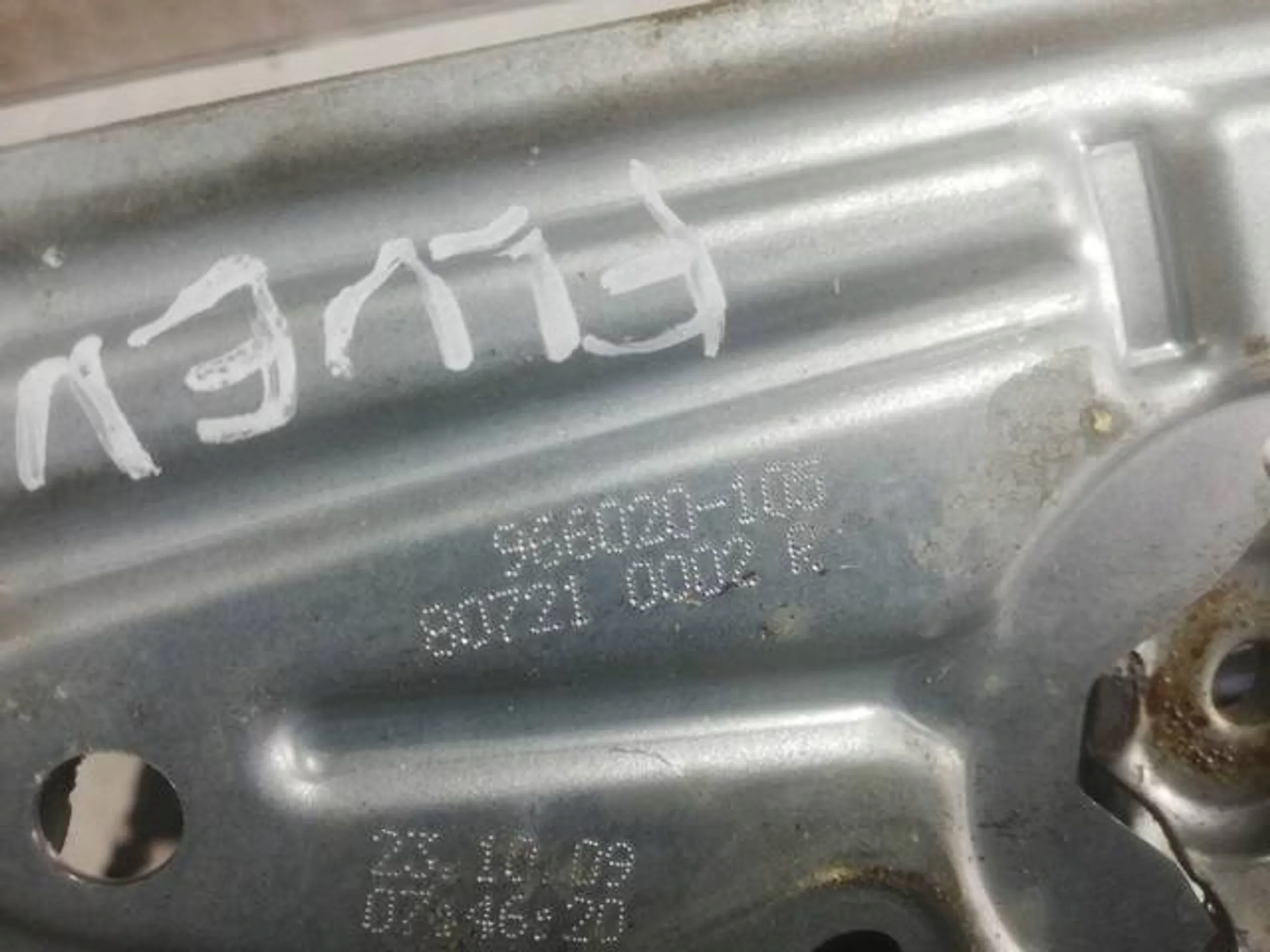 PODNOŚNIK PRZEDNI LEWY RENAULT FLUENCE Producent części Renault OE