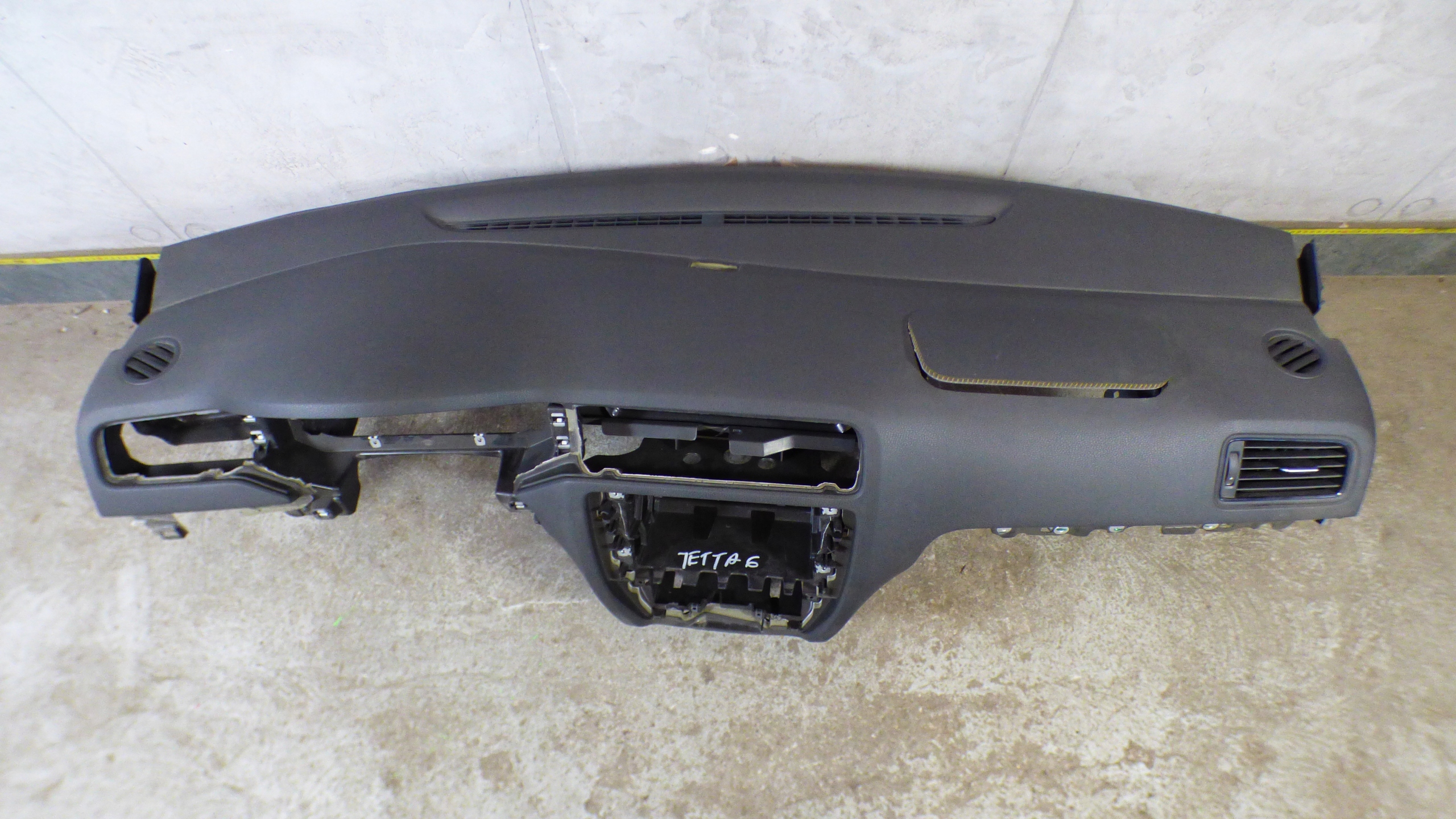 dashboard instrument panel console VOLKSWAGEN JETTA VI 5C 5C0