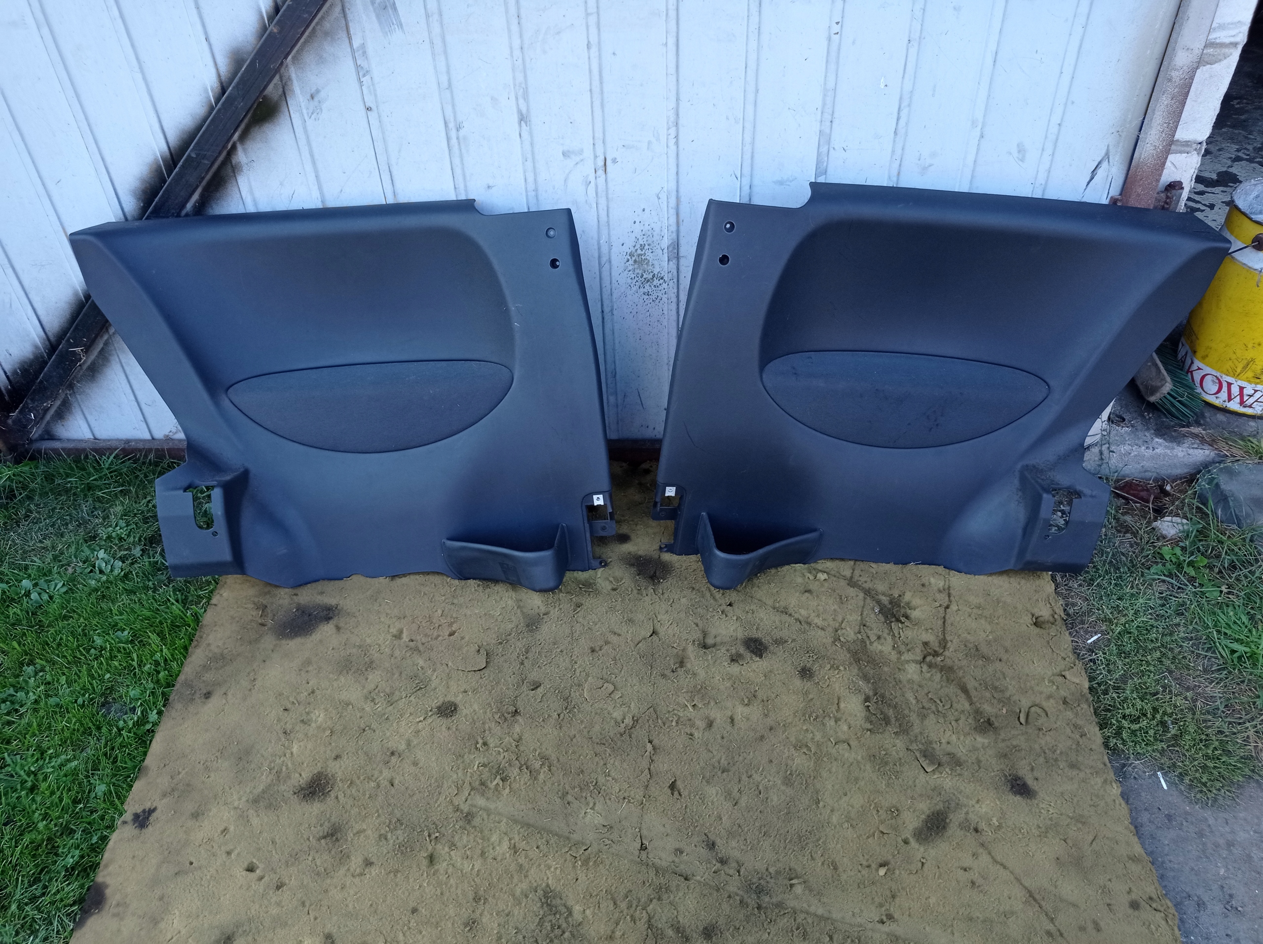 OPEL CORSA C 3D - BOCZEK TYL PRAWY LEWY