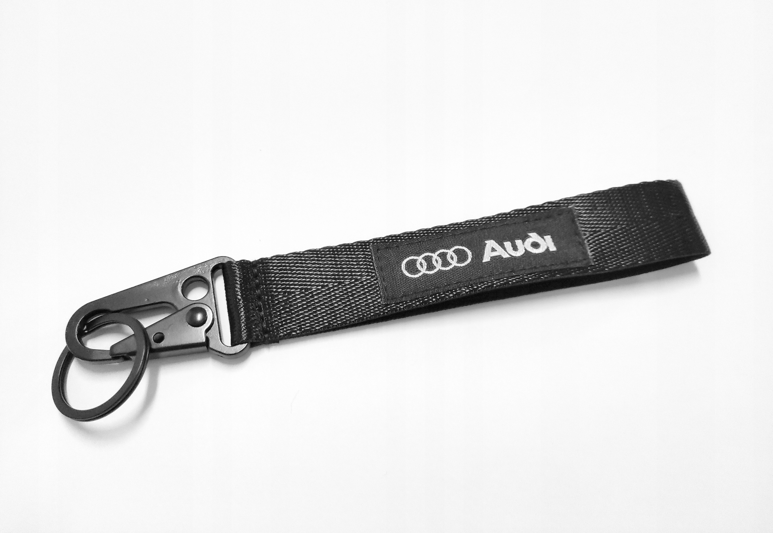 

Smycz Audi gruba czarna