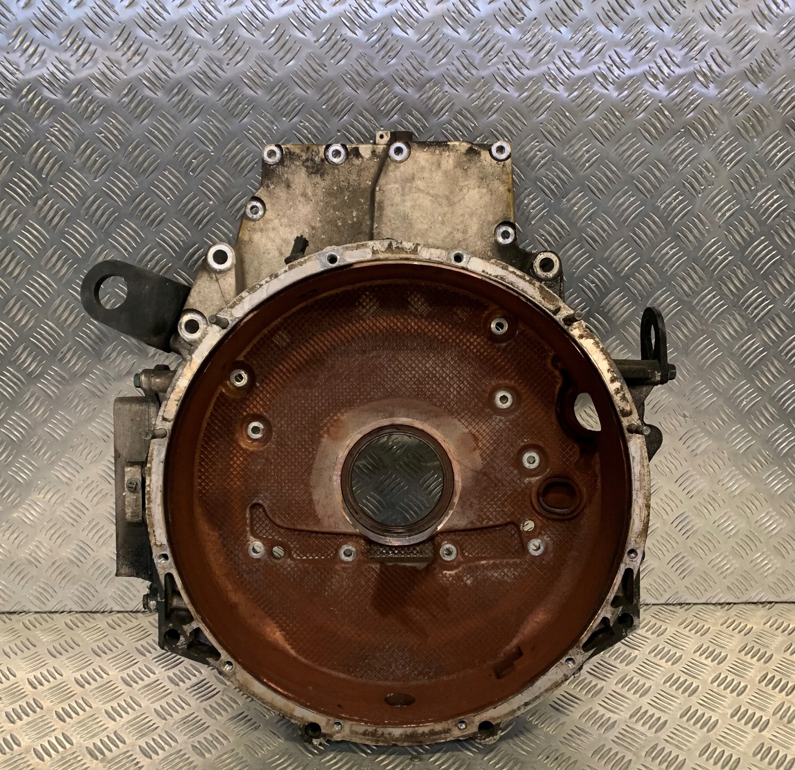 51.01401-3323 - КРЫШКА КОРПУСА СЦЕПЛЕНИЯ MAN ДЛЯ КОРОБКИ SCANIA