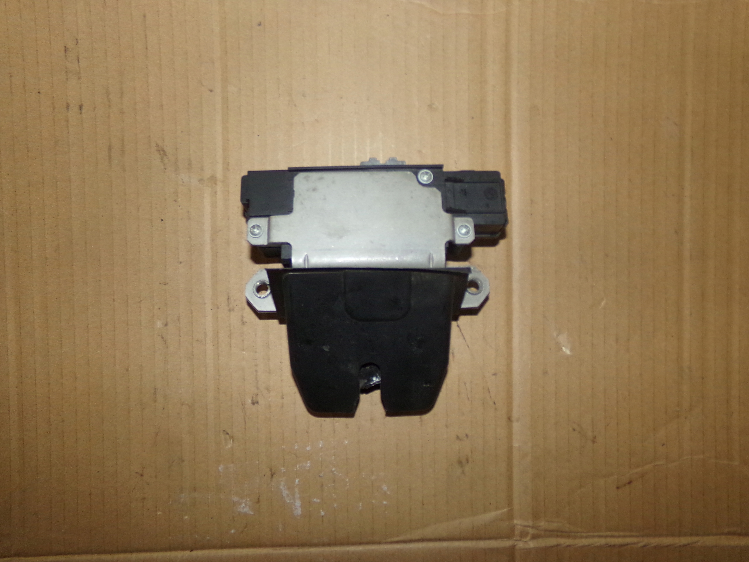 ЗАМОК ЛЮКА ЗАДНИЙ ЗАДНИЙ FOCUS MK2 СЕДАН