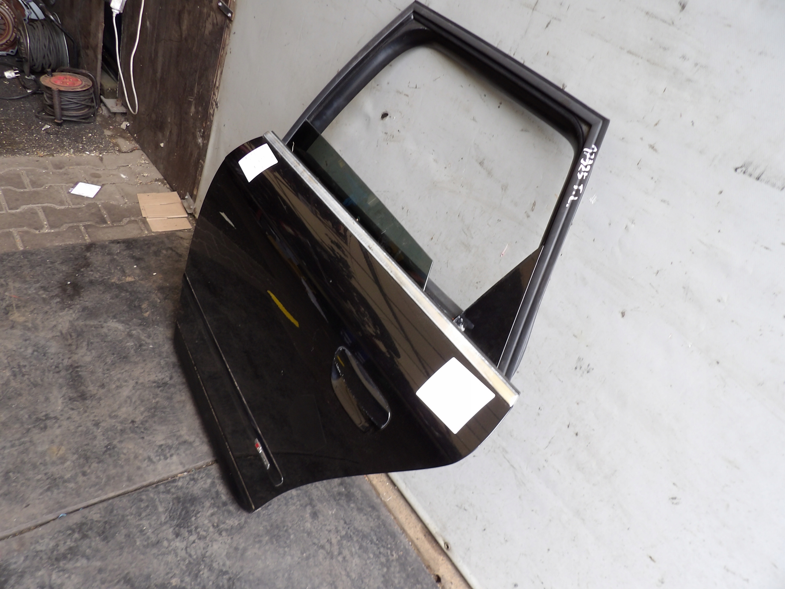 Audi A4 B7 door rear. left kombi