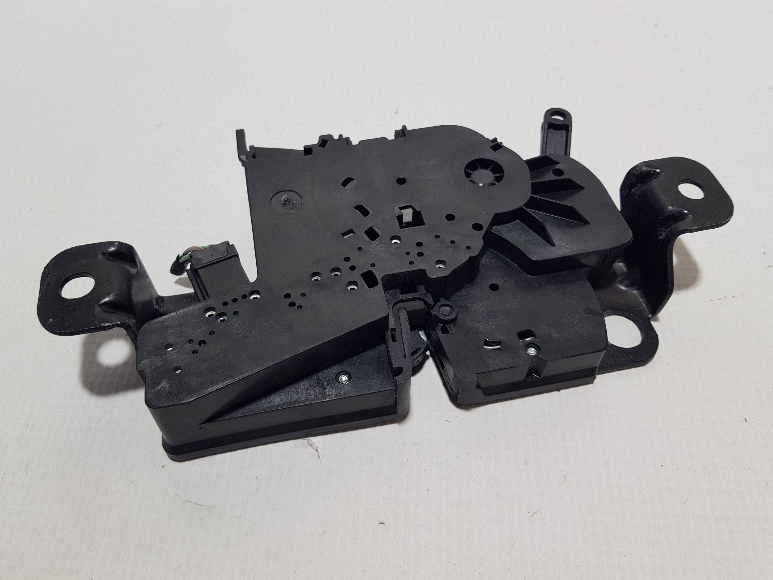 lock bonnet boot BMW 5 G30 G38 738328306