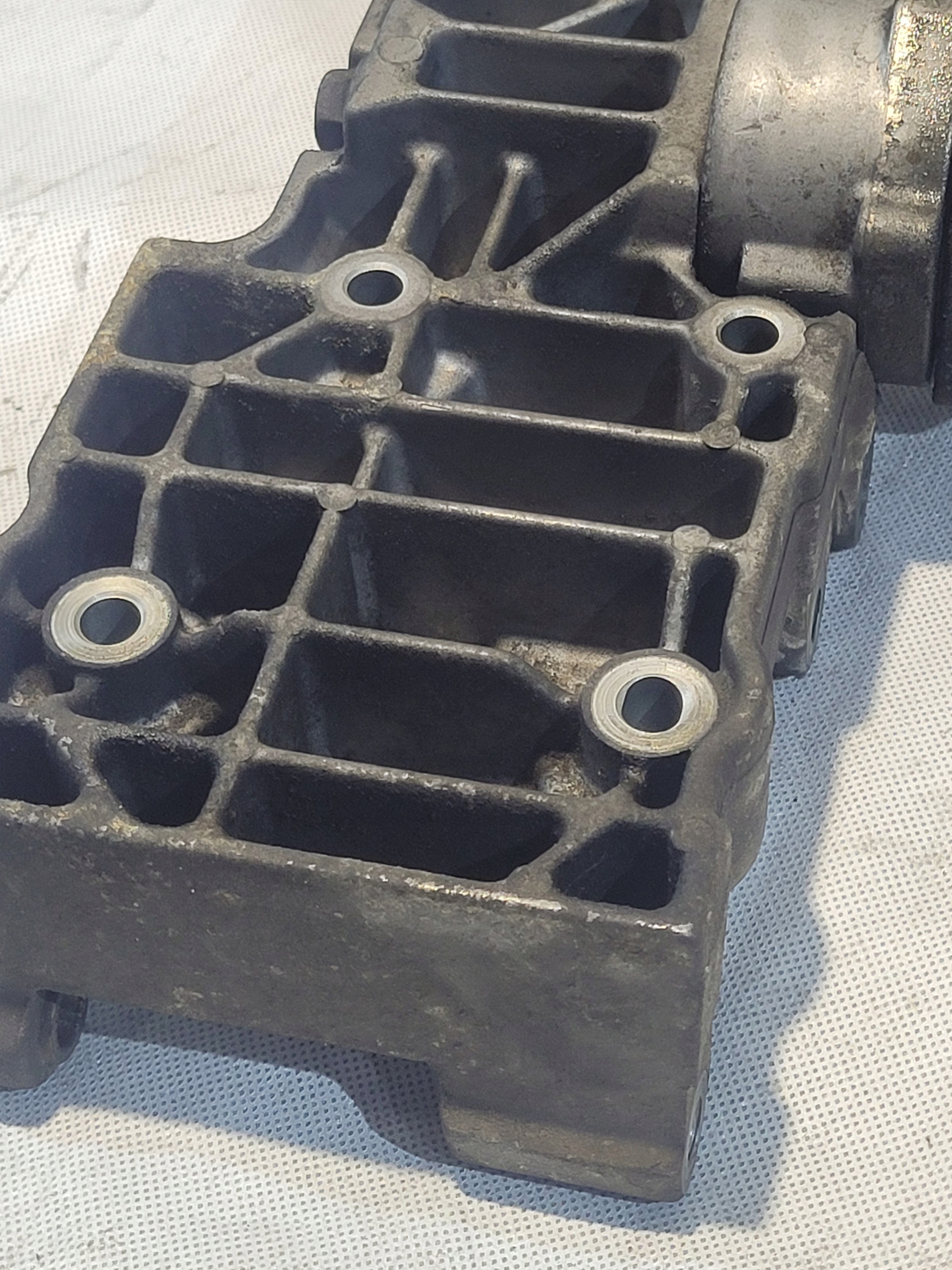 supporto alternatore OE 9146253 VOLVO V40 e 1 99r 1.6B