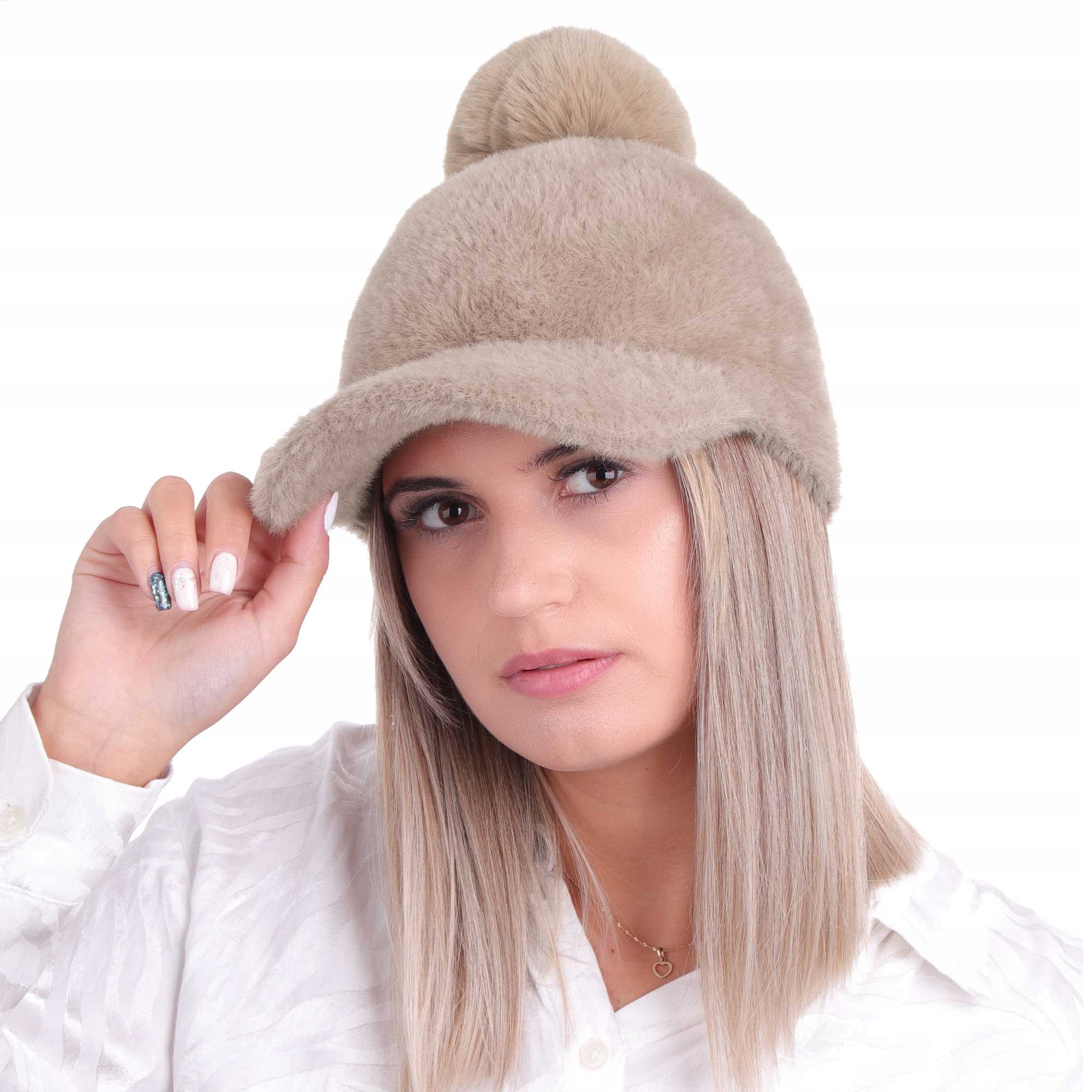 

Czapka zimowa Damska z daszkiem Alpaka z pomponem