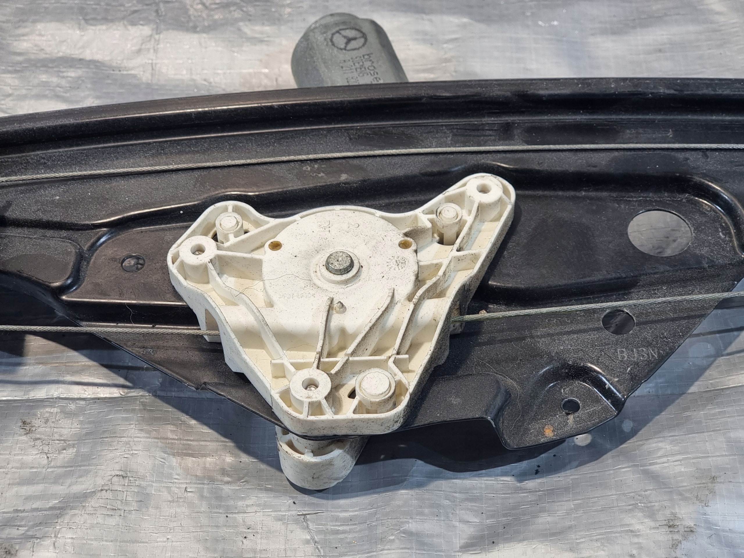 window regulator right rear part OE A2117300246 MERCEDES E KLASA W211