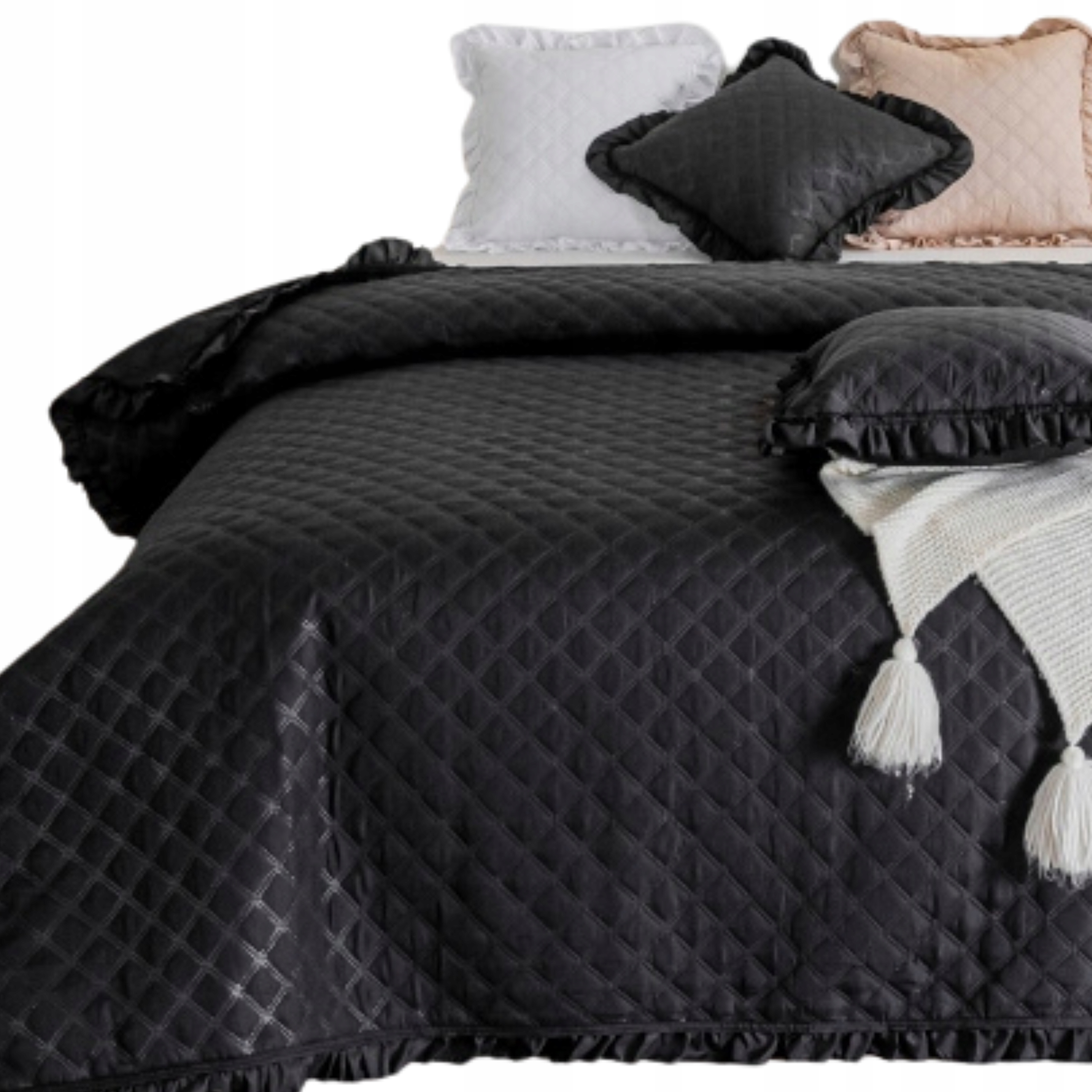 Přehoz na postel prošívaný oboustranný 240x220 cm s volánky Ruffy