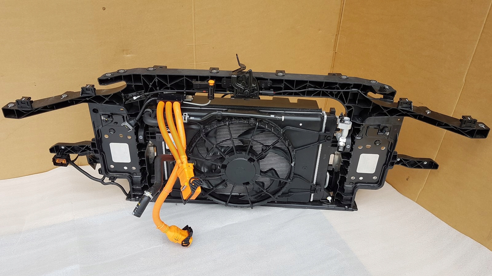 PAS PRZEDNI CHŁODNICE RADAR KONA ELECTRIC Producent części Hyundai OE