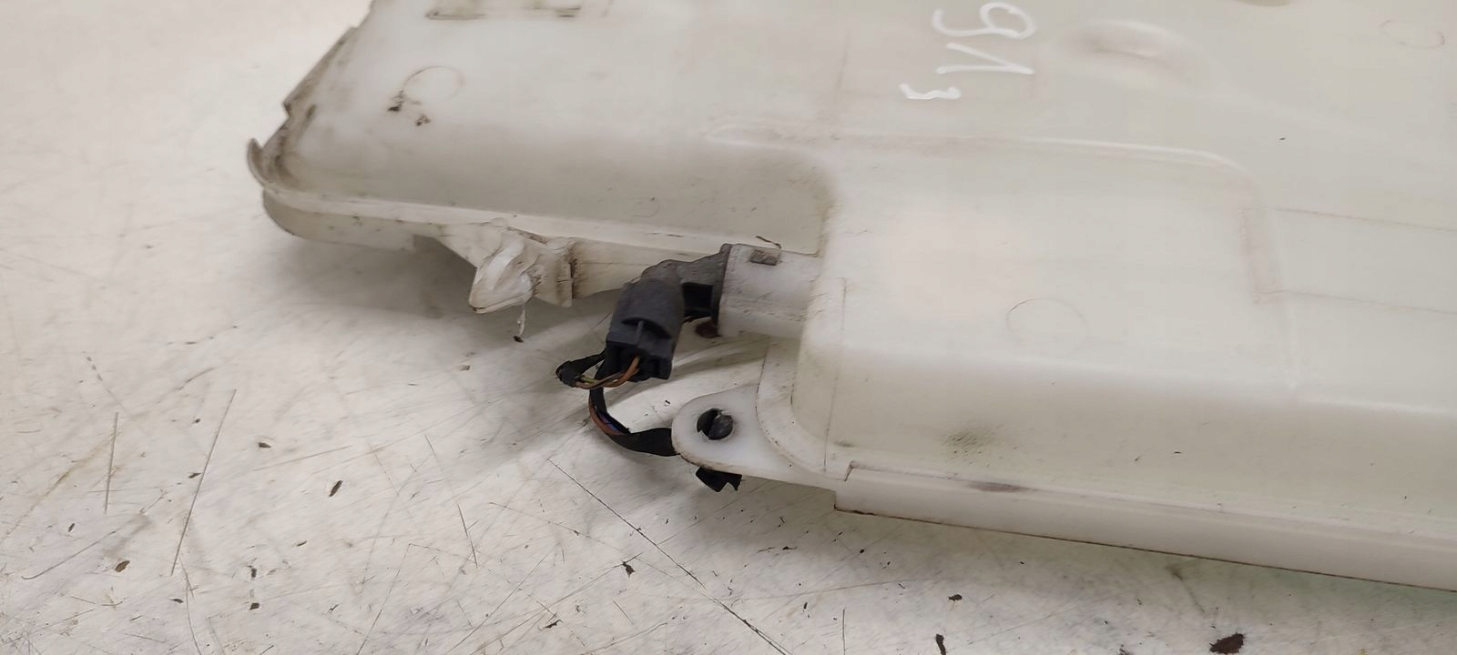 Behälter Spritzdüse Behälter BMW E90 E91 LIFT 2,0D