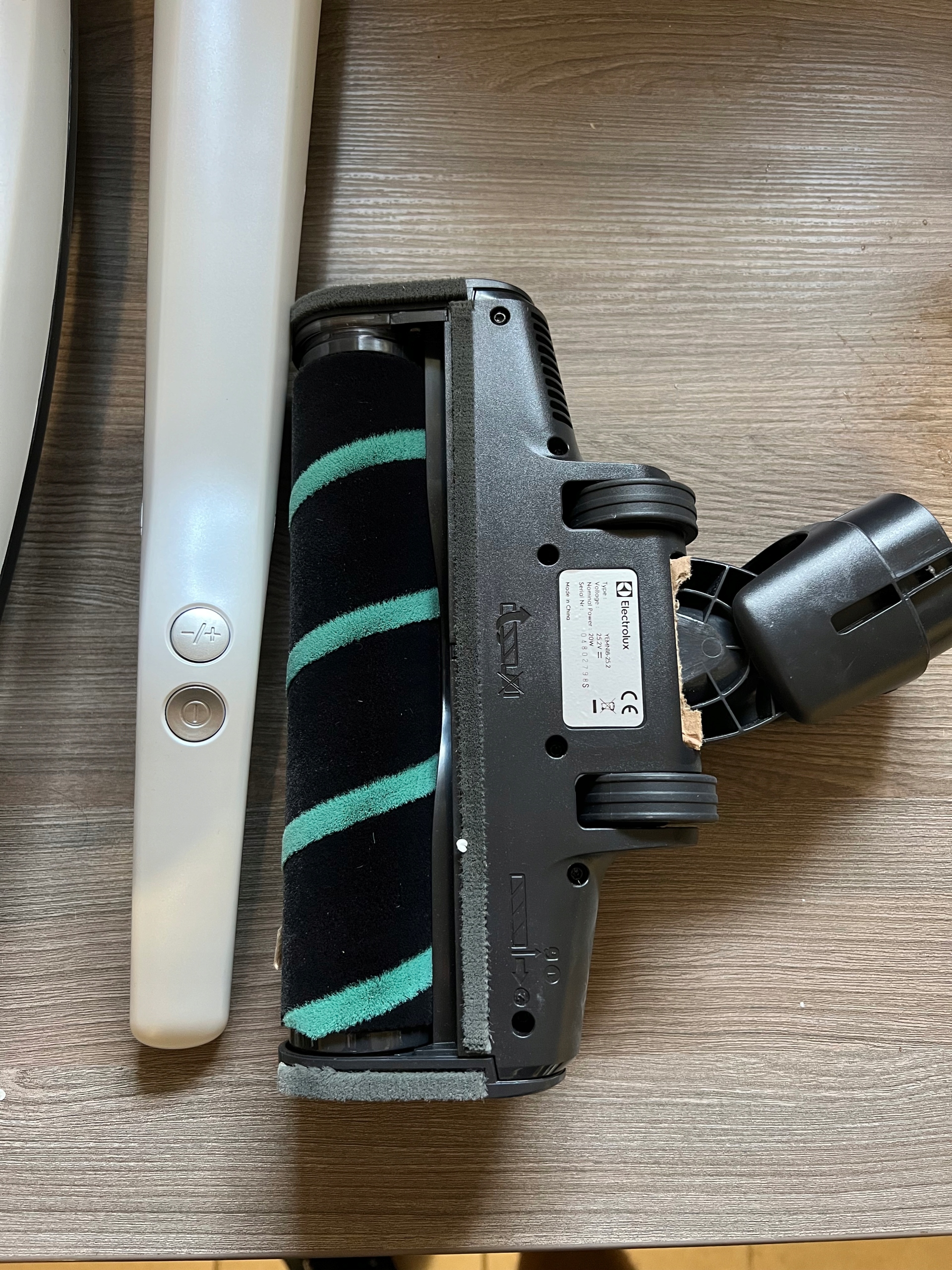 ODKURZACZ PIONOWY AEG 21,6V 0,3L MOCNY OPIS!!! Kod producenta 3421412