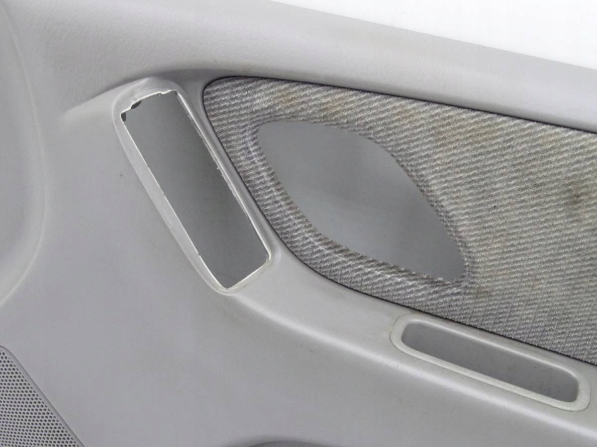 mazda TRIBUTE 00-07 дверные карты левая правая перед