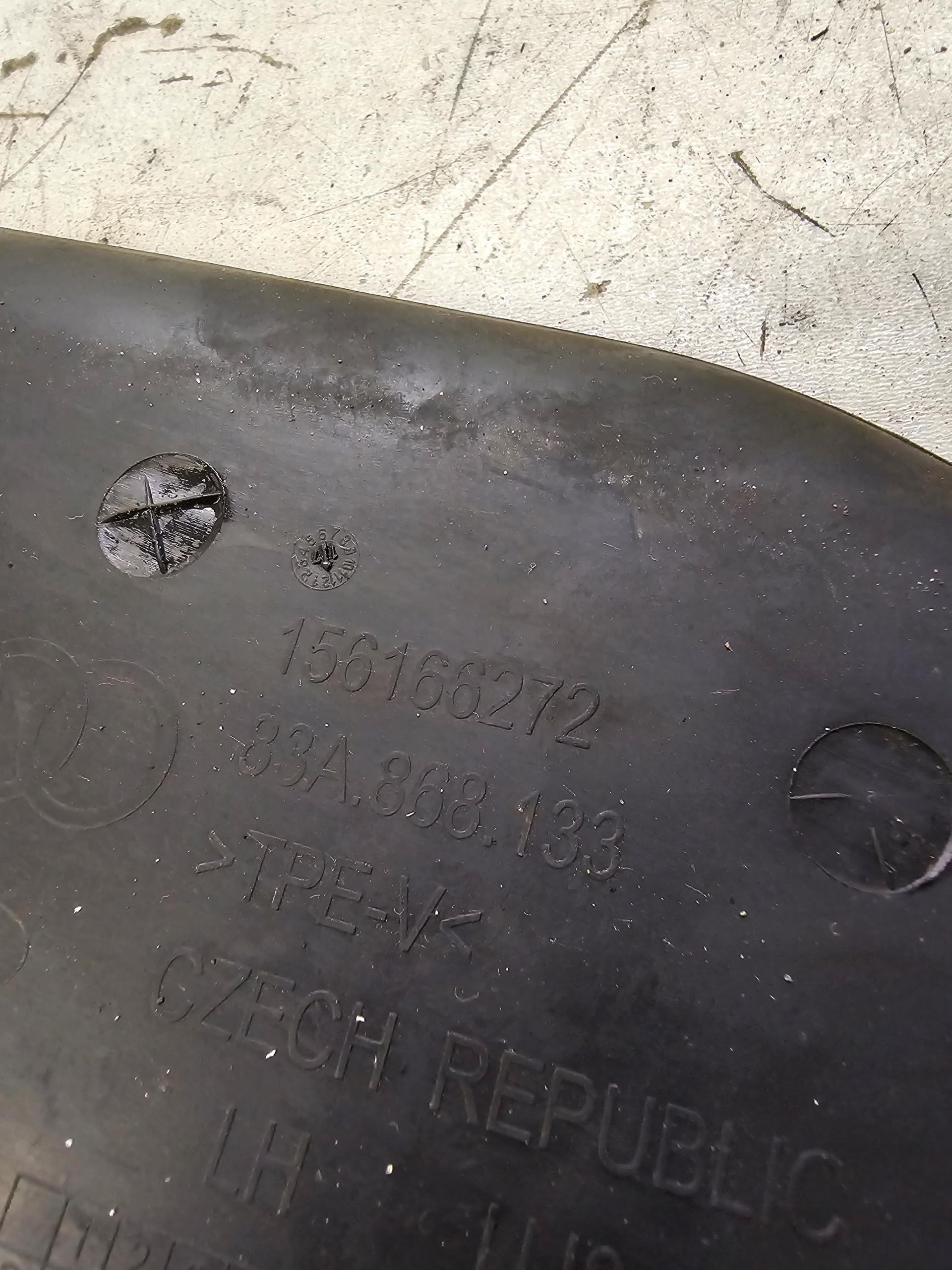 MATTE HANDSCHUHFACH TUNELU AUDI Q3 F3 83A868133