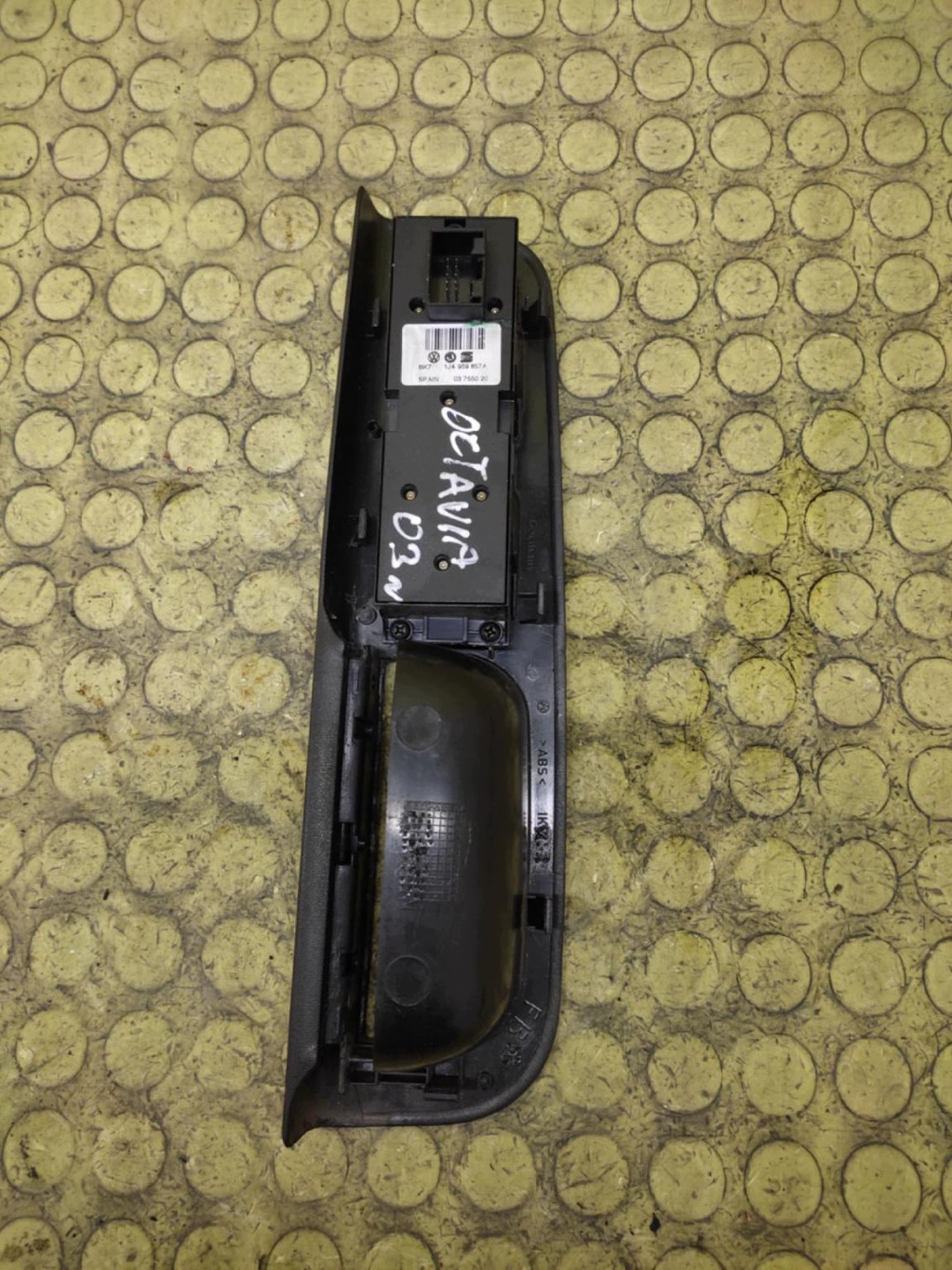 SKODA OCTAVIA and window control switch 1J4959857A