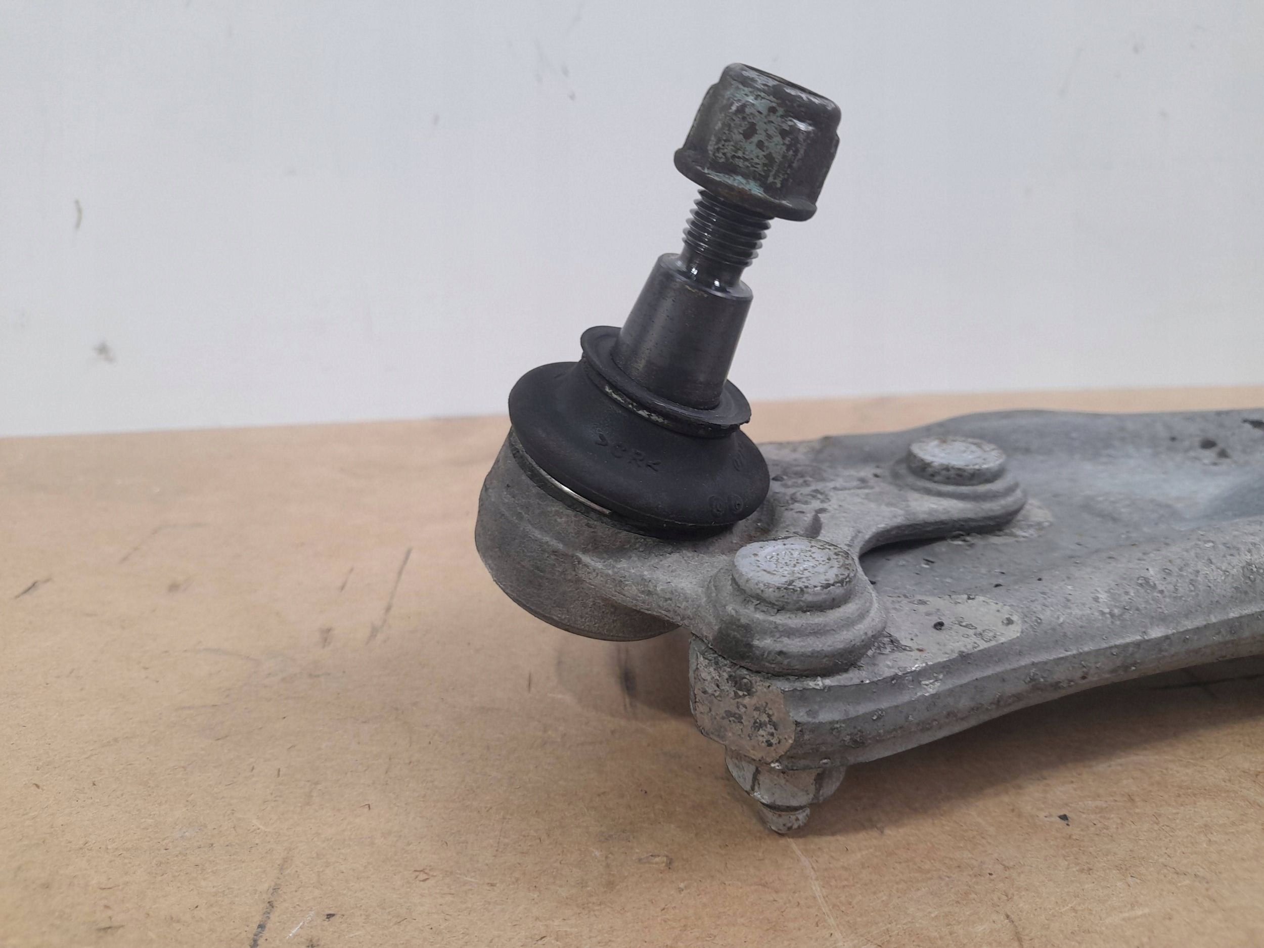 Volkswagen Tiguan 5N Audi Q3 arm front left (Q640)