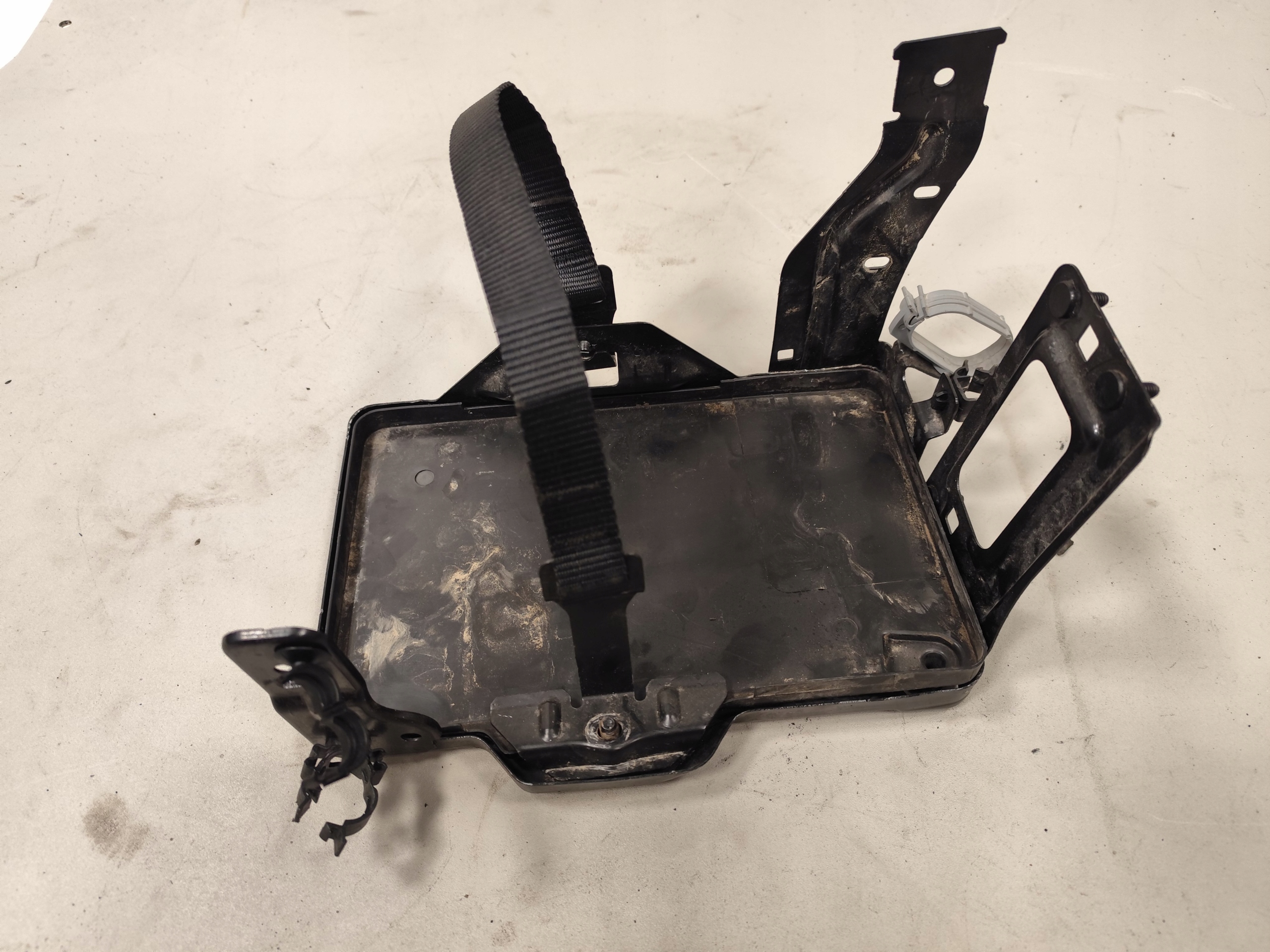 JEEP RENEGADE LIFT držač akumulatora