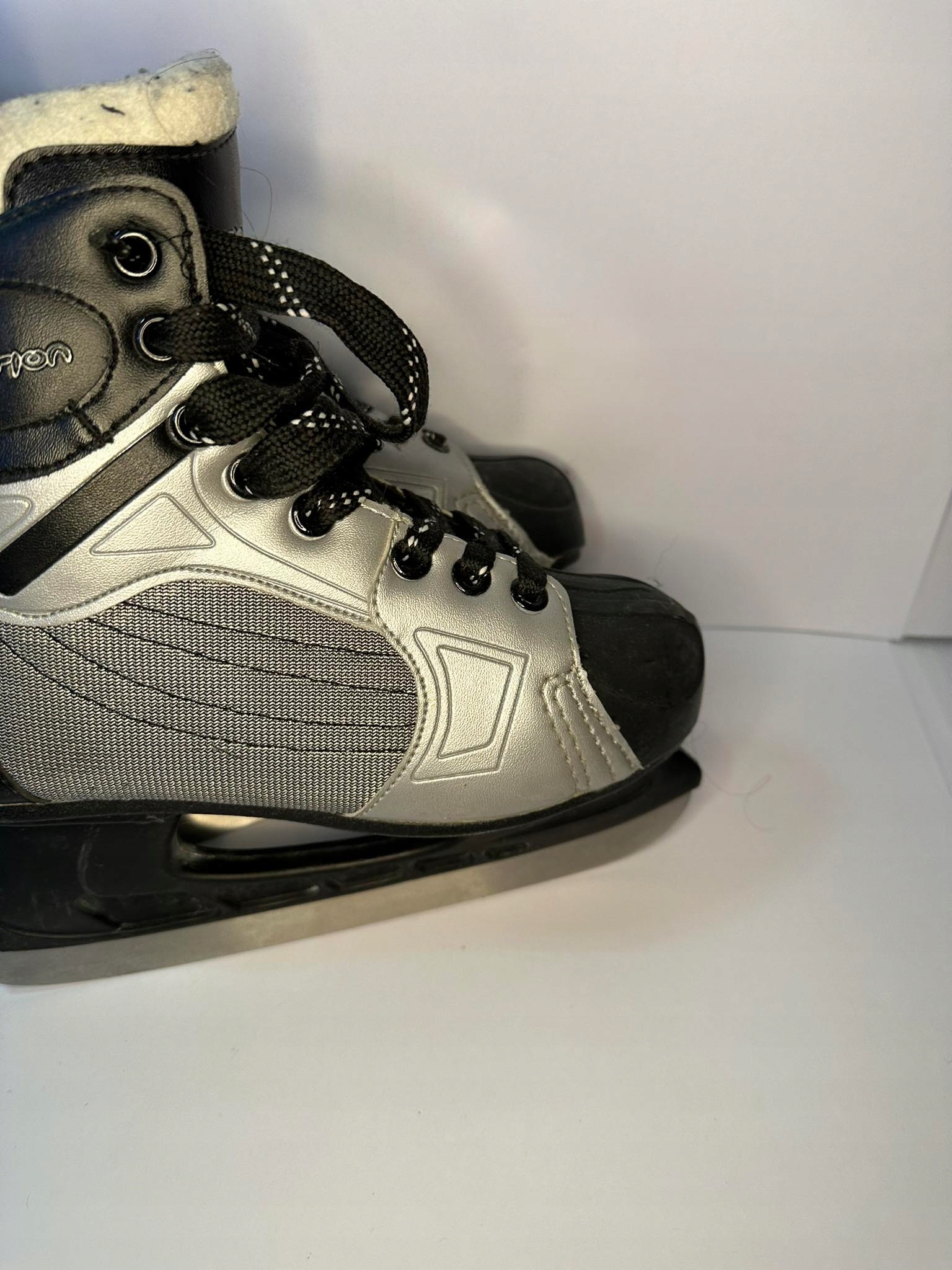 ŁYŻWY ACTION ROZMIAR 37 Kod producenta brak