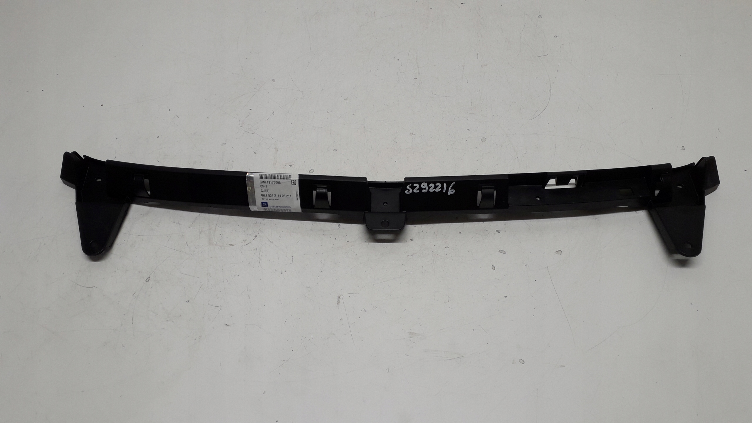 OPEL CORSA D ŚLIZG ZDERZAKA TYŁ ŚRODKOWY 13179908