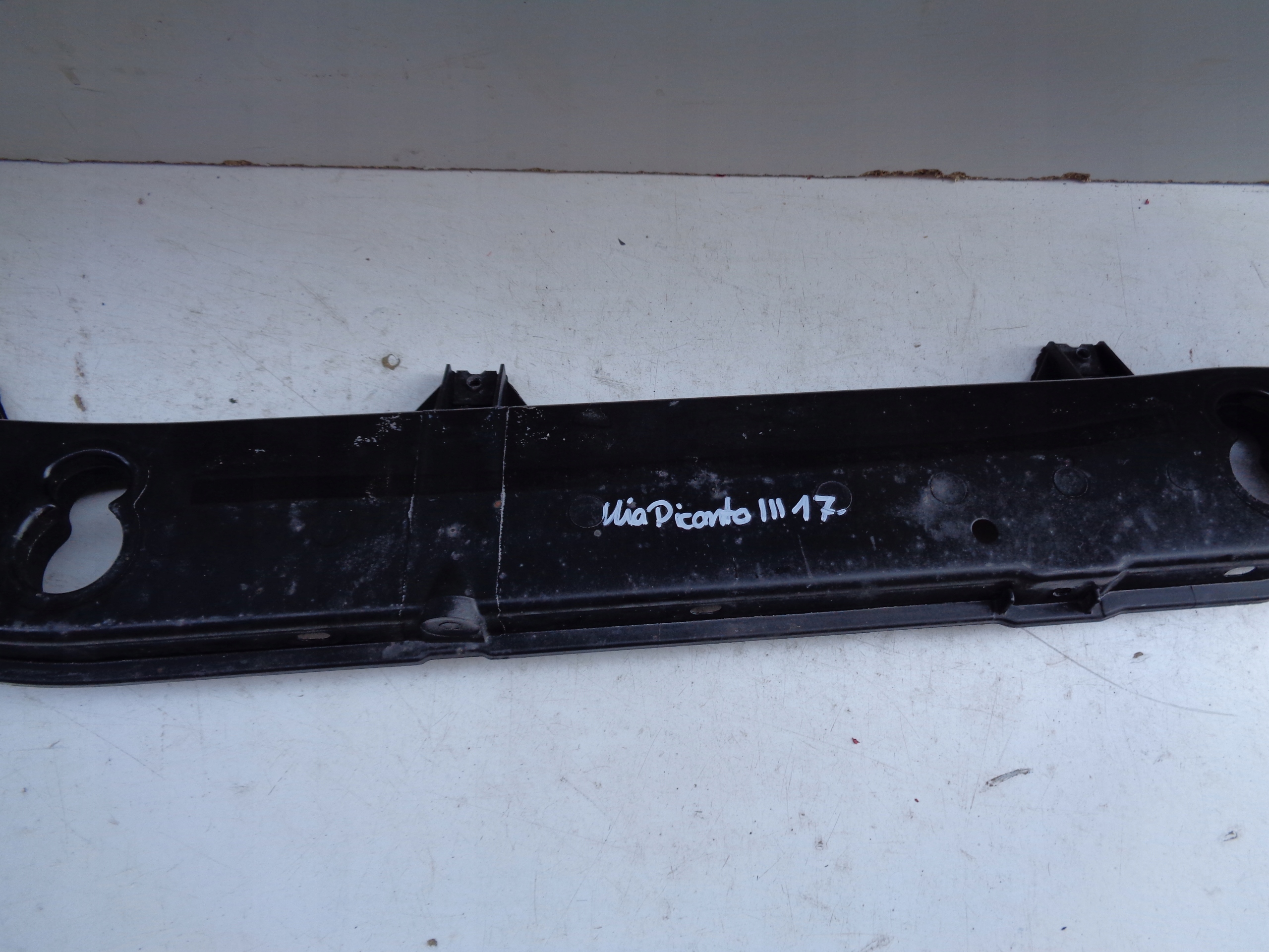 bar, wall front KIA PICANTO III 17