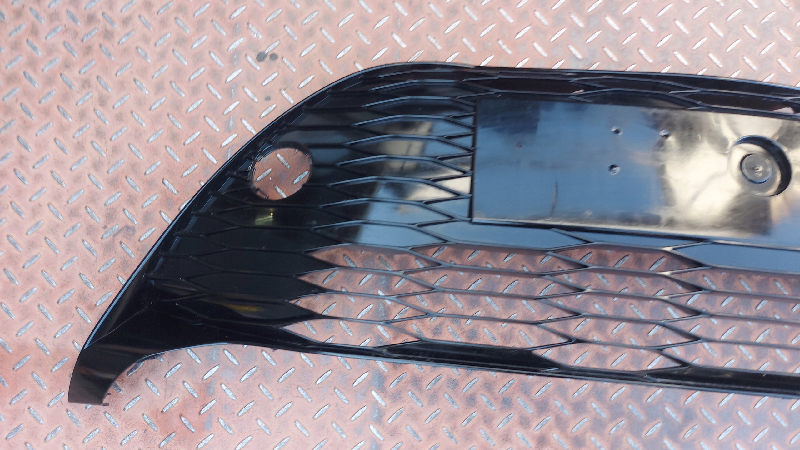 grid of a bumper central front front TOYOTA YARIS III 17- LIFT