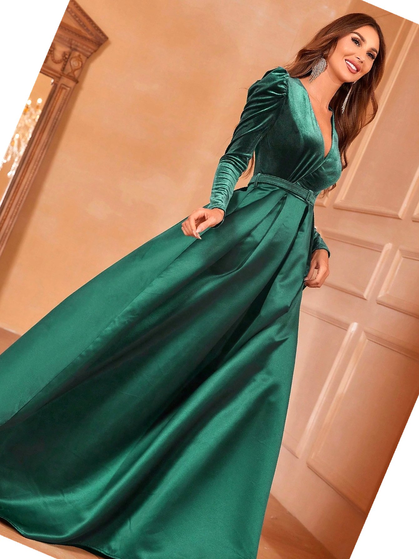 Šaty Elegantní s hlubokým výstřihem Aksamitna Koktejlová saténová S 36