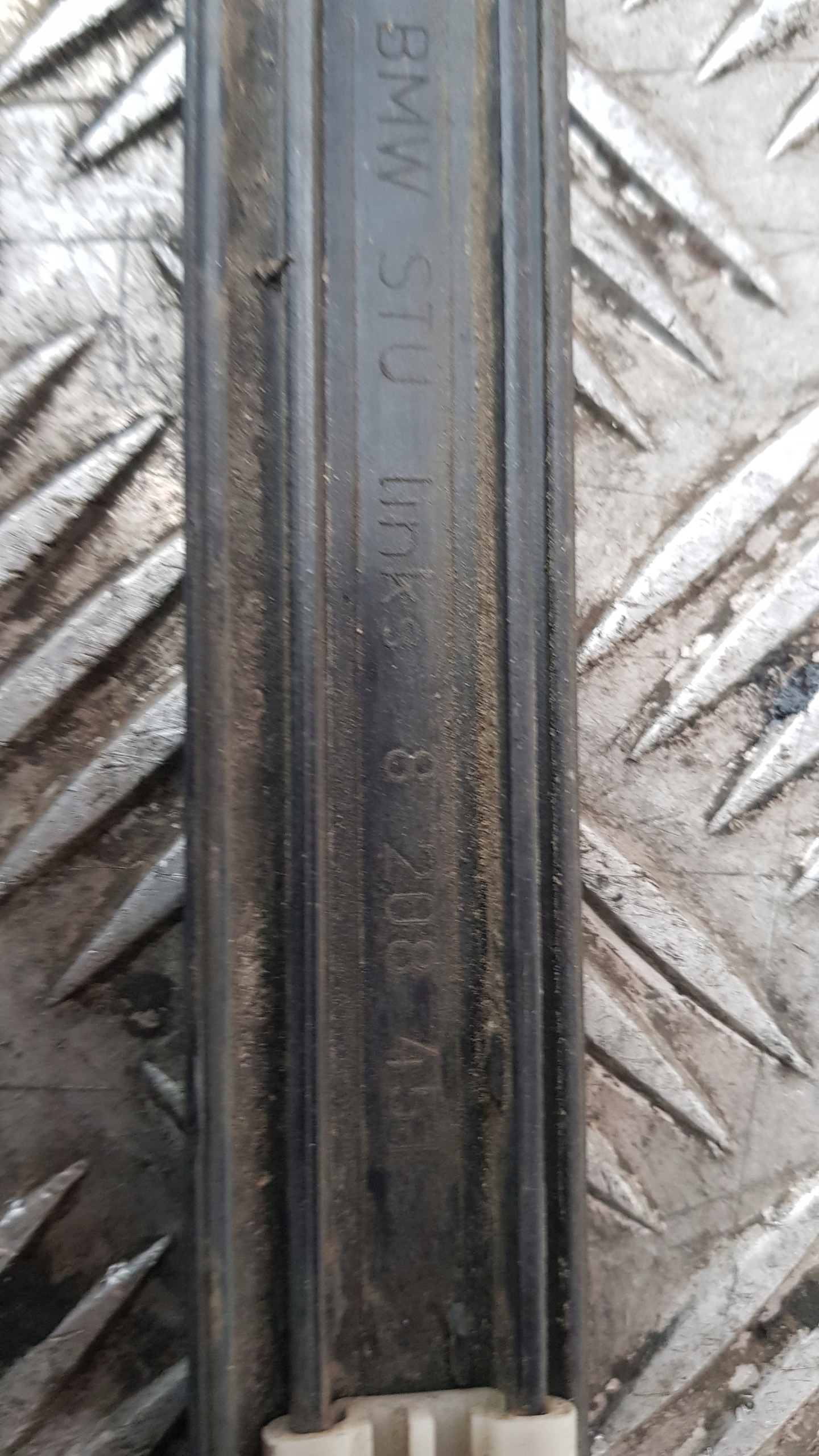 BMW E39 lišta dveře levý záď