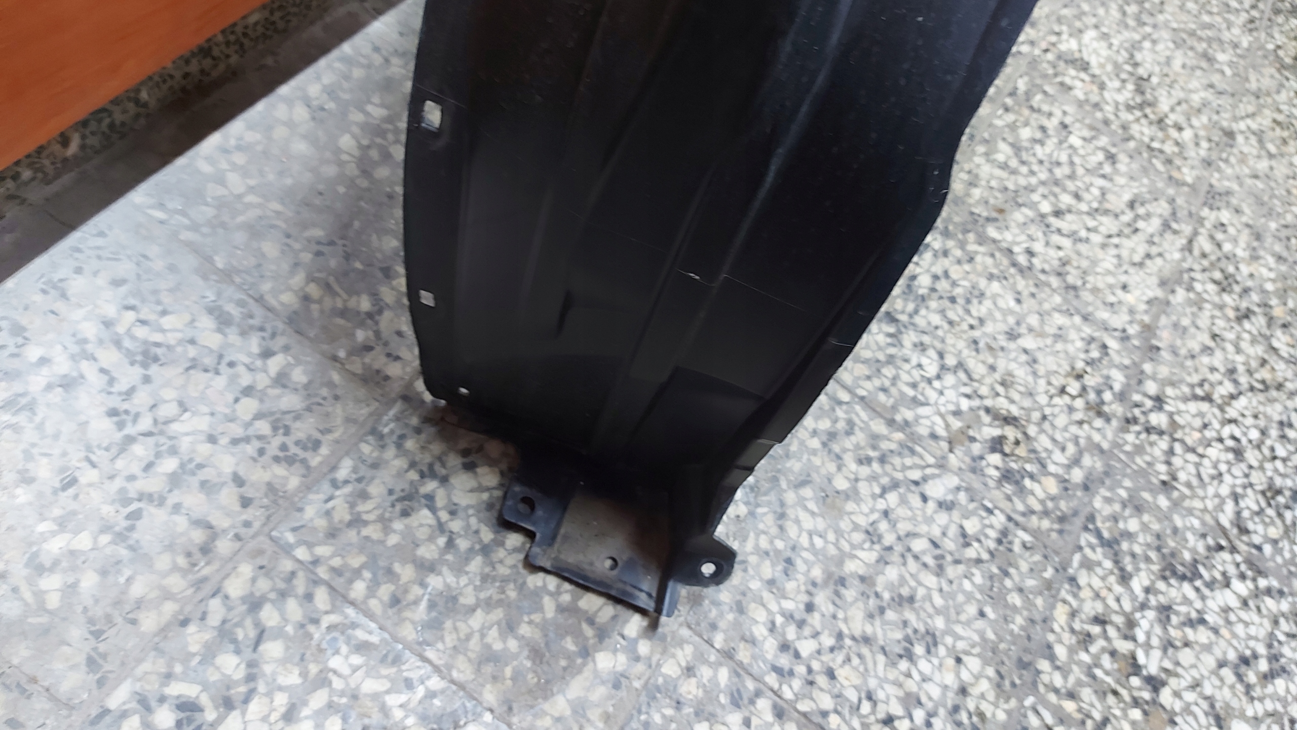 mudguard left front TOYOTA YARIS IV 20