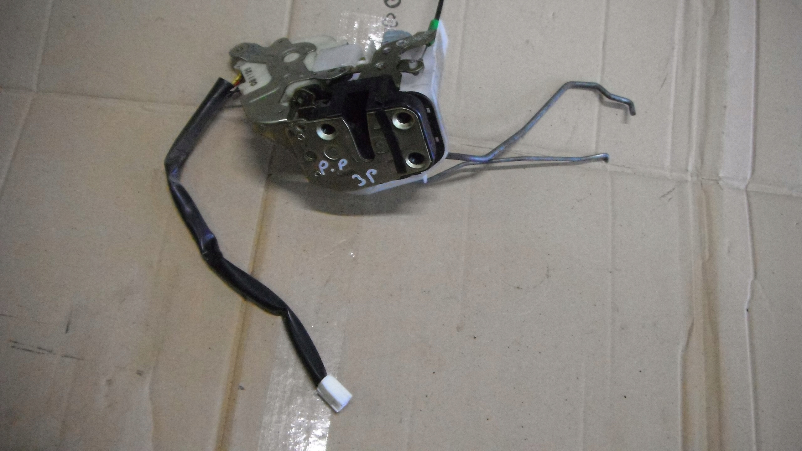 MAZDA MPV LIFT 99-06 ZAMEK PRAWY PRZÓD 3 PINY EU