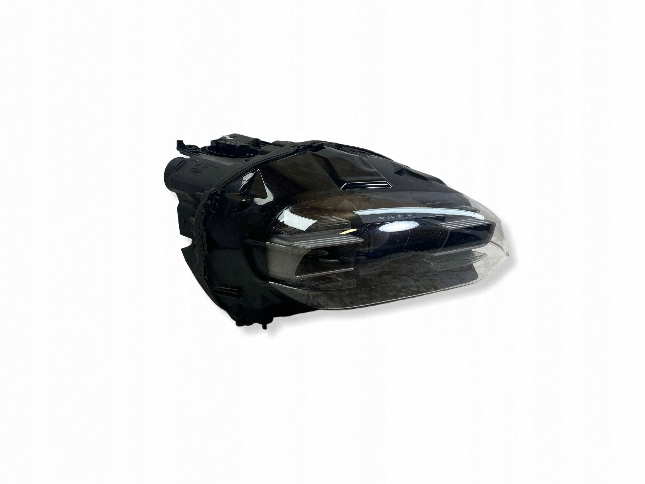PORSCHE TAYCAN 9J1 REFLEKTOR 9J1941032E