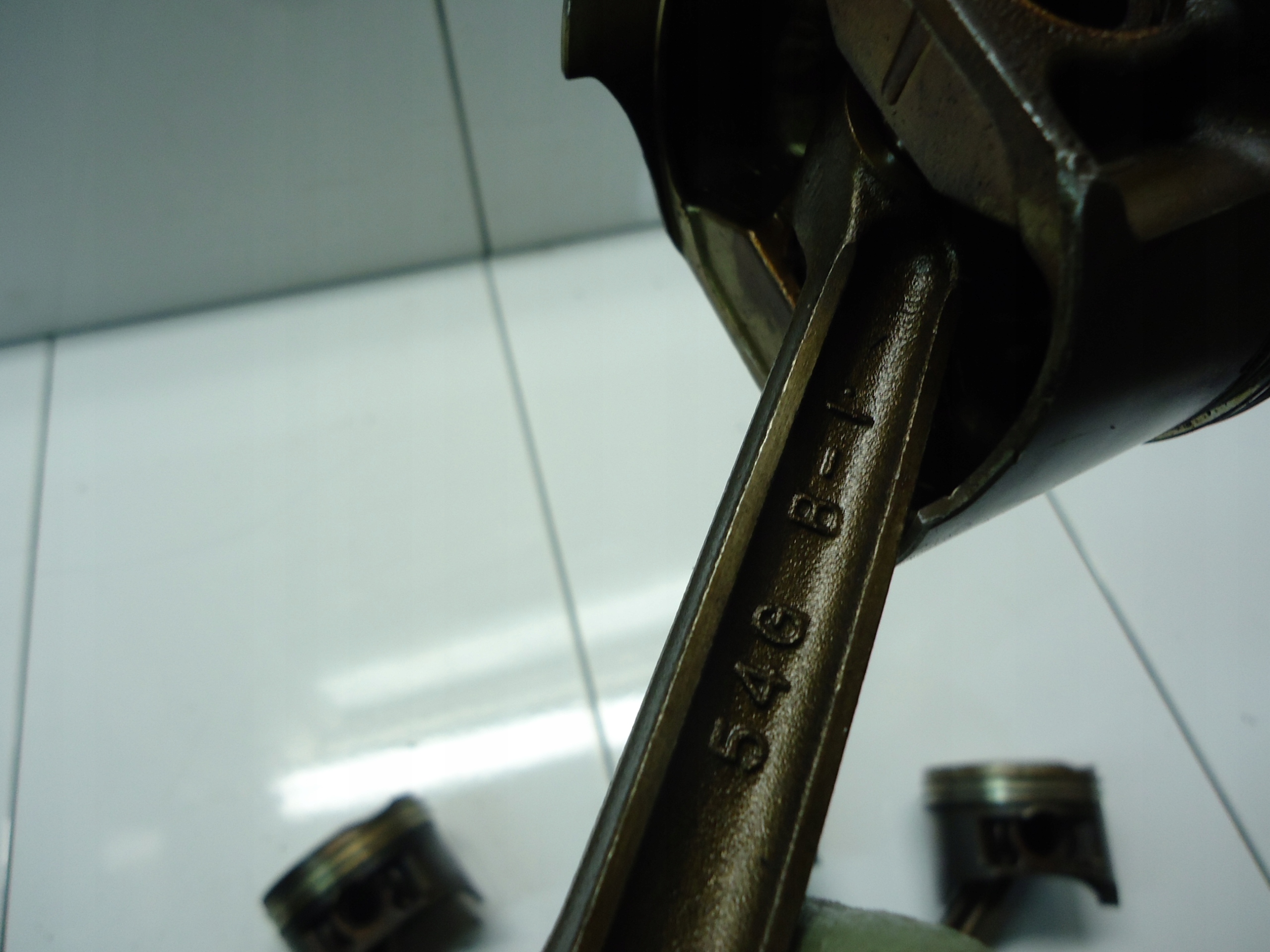 SUZUKI GRAND VITARA II 1.6 16V M16A piston with connecting rod