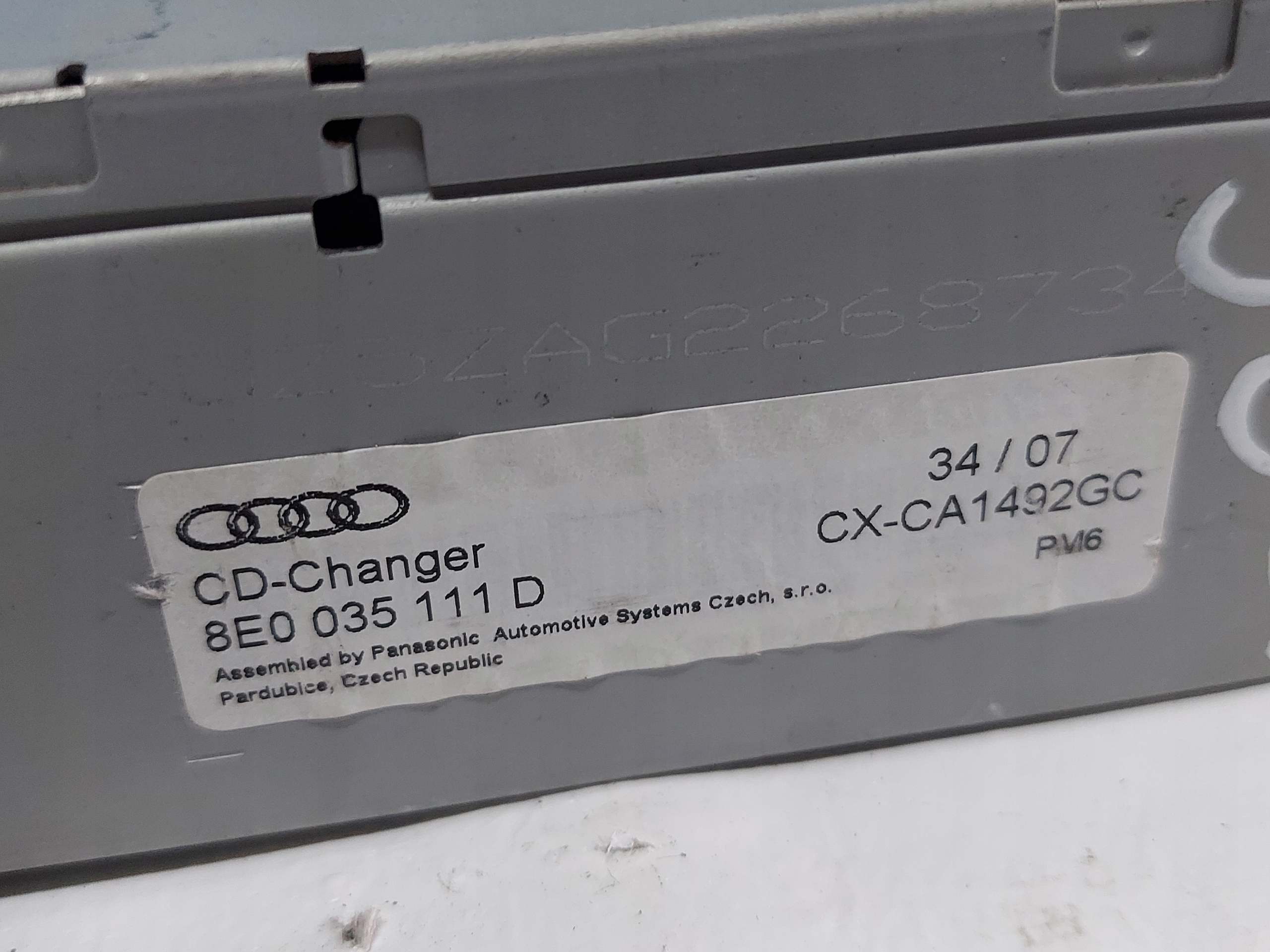 menič CD AUDI A4 B7 8E0035111D