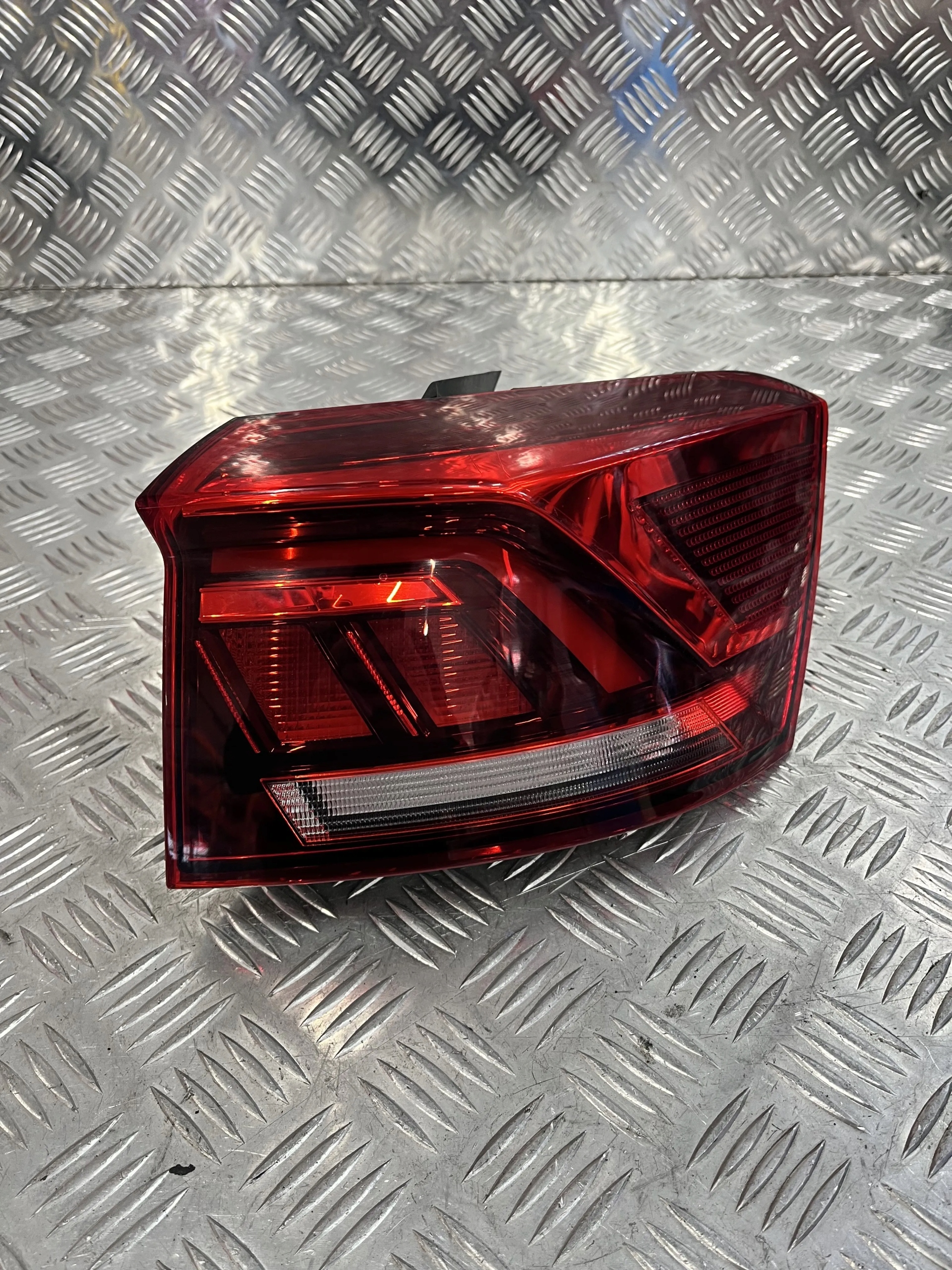 LAMPA TYŁ TYLNA PRAWA VW T-ROC 17- 2GC945096A