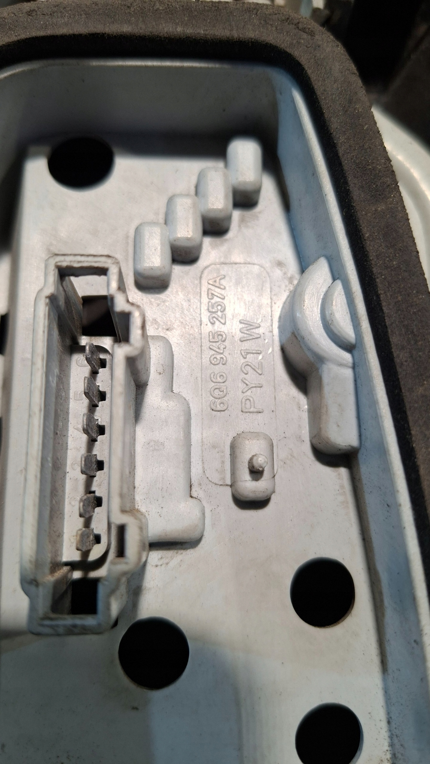 light left rear part VW POLO 9N