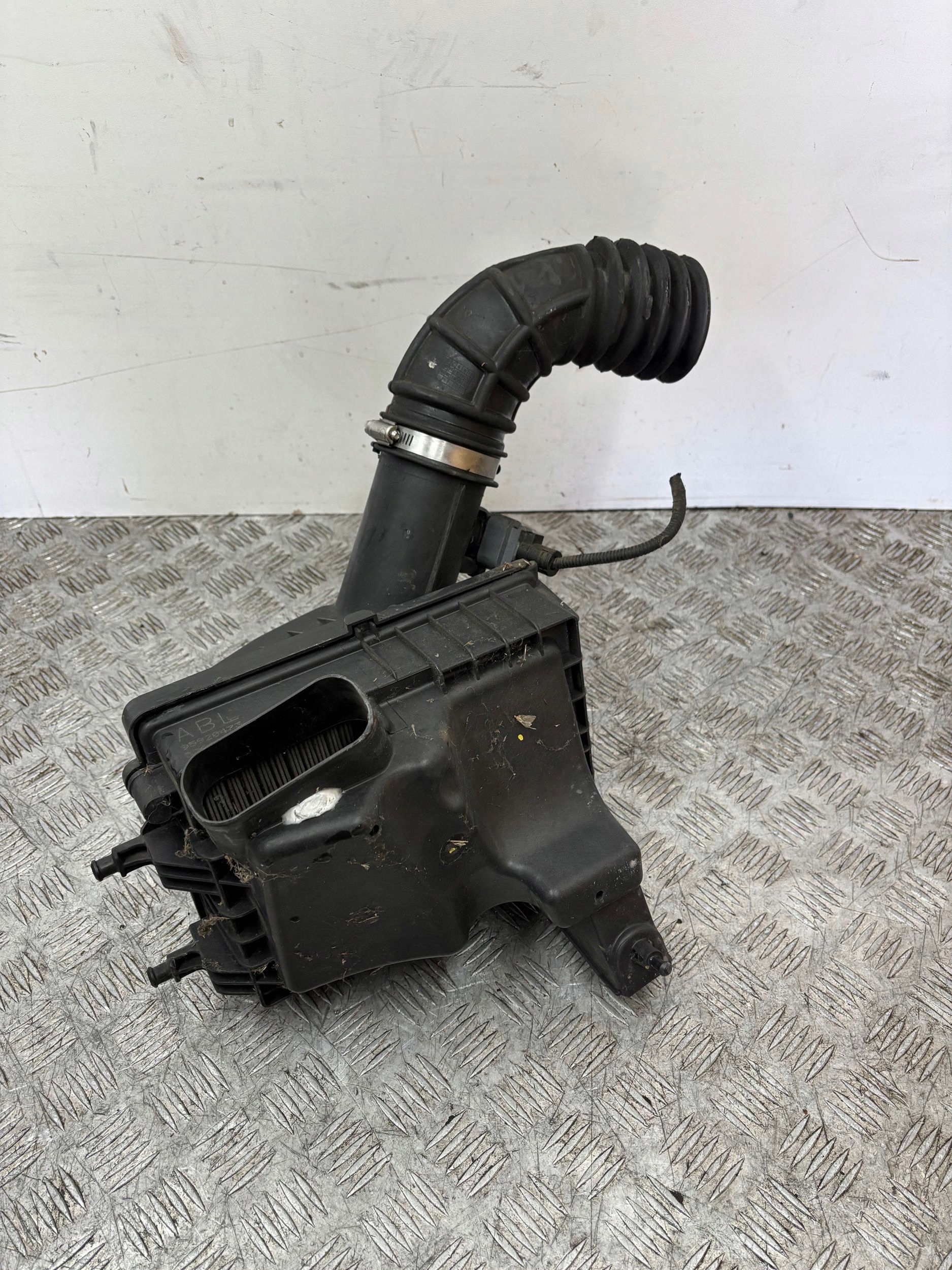Gehäuse filter luft CHEVROLET AVEO T300 1.3 D 95920473