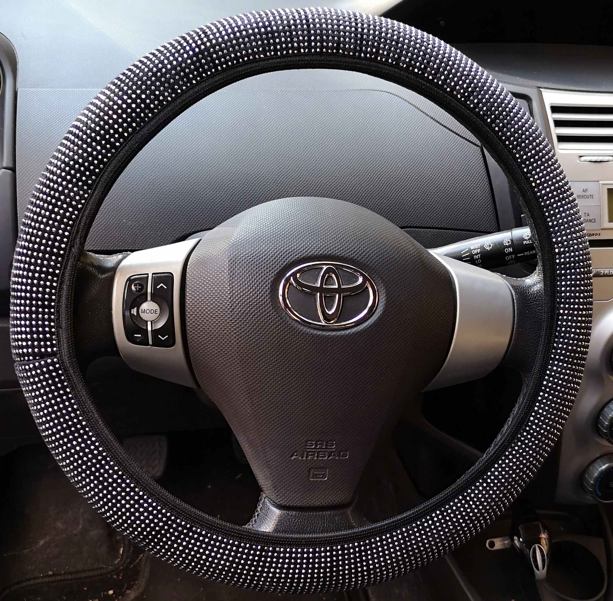 

Pokrowiec Nakładka Na Kierownice Srebrne Cekiny