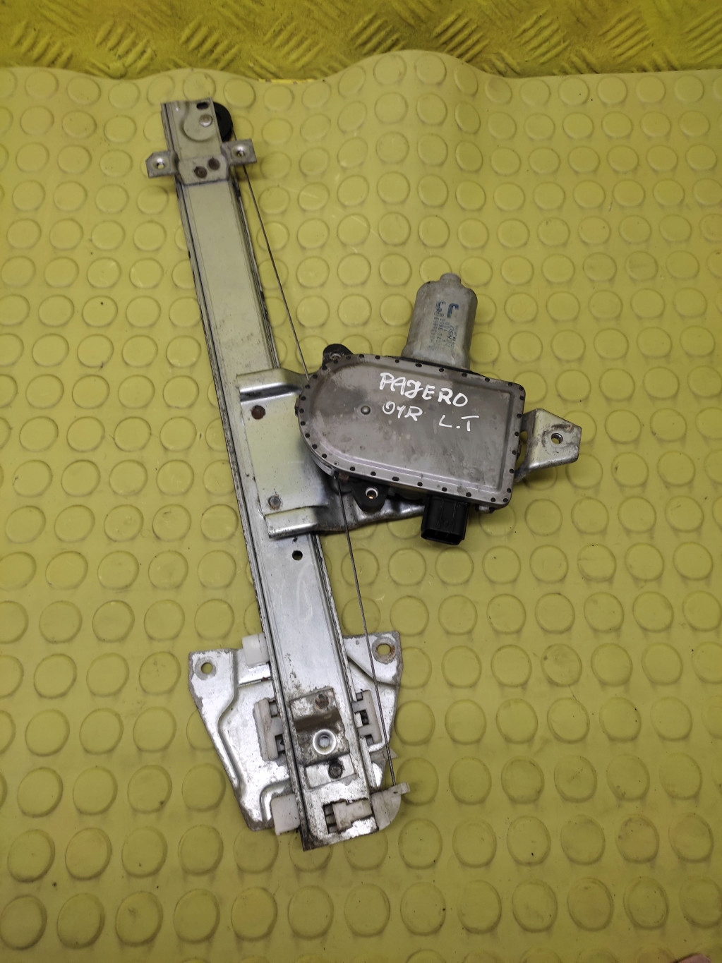 MITSUBISHI PAJERO 3 window regulator left rear part