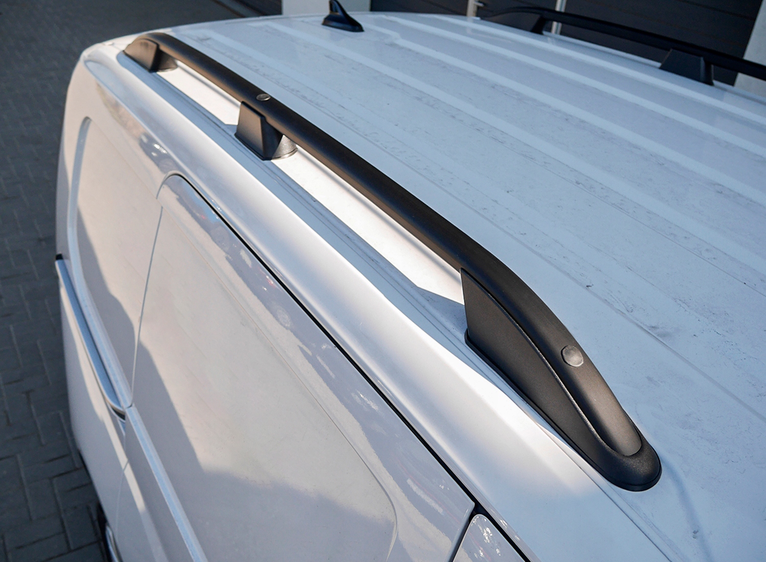 Relingi dachowe Ford Tourneo Connect 2022+ SHORT Producent części Omtec